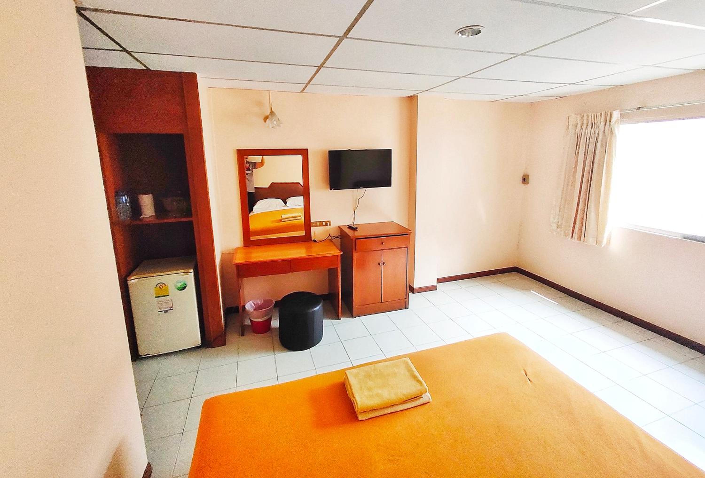 Deluxe King Room - Photo 6