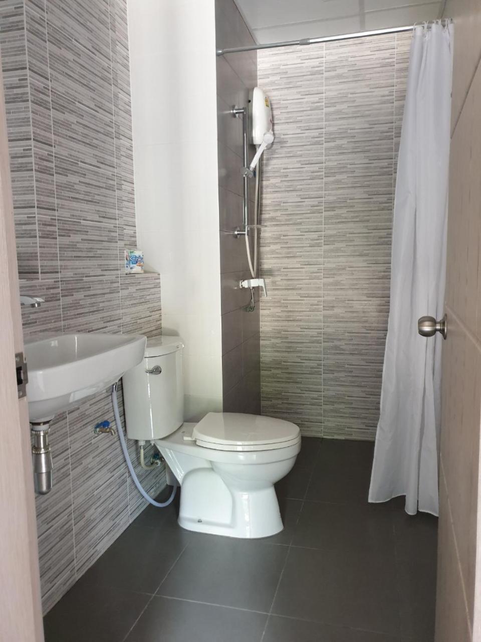Standard Twin Room - Photo 6