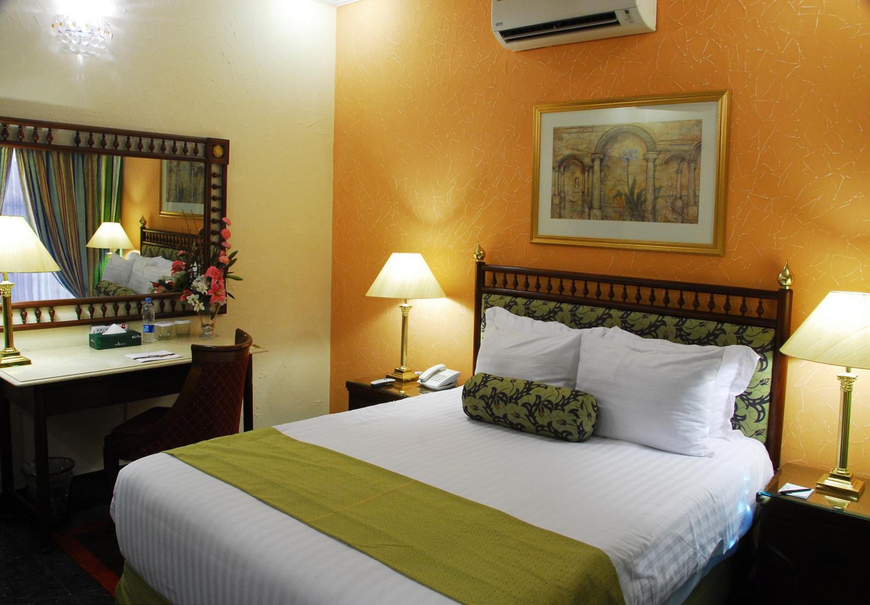 Executive Suite - Photo 4