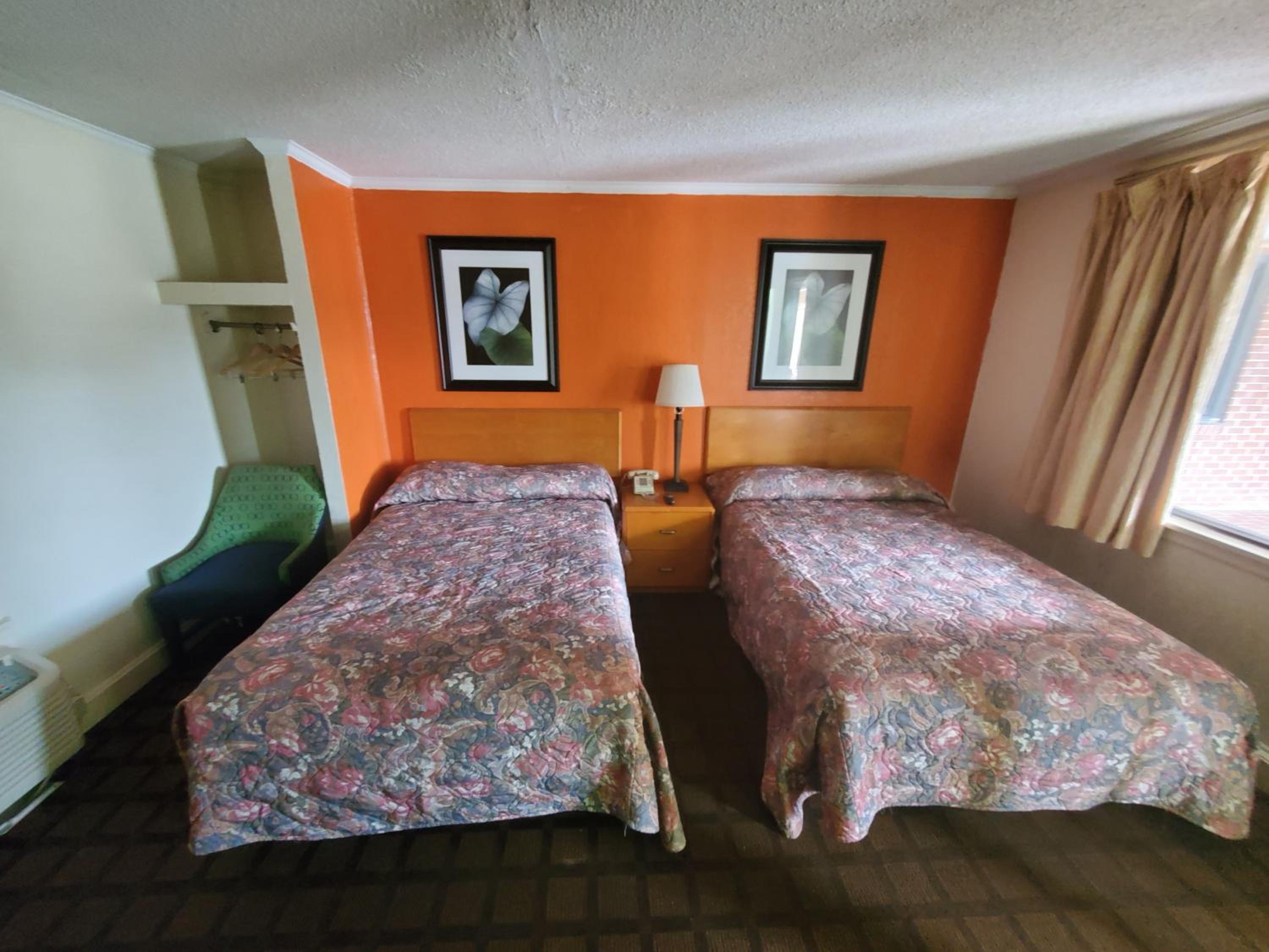 Double Room with Two Double Beds - Smoking photo 2