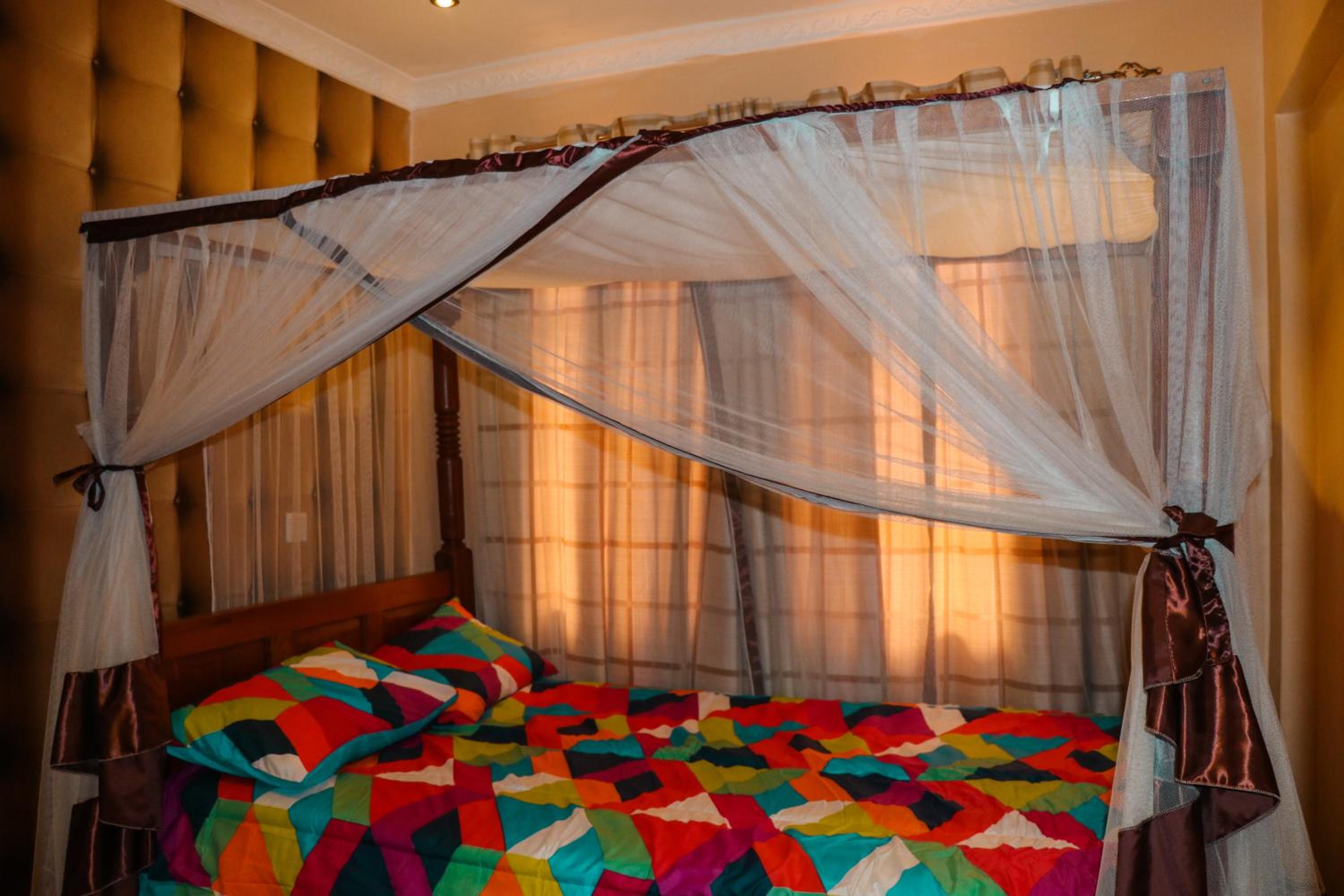 Queen Room - Photo 7
