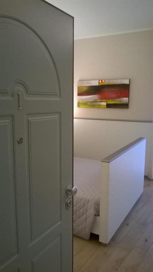 One-Bedroom Apartment - Photo 2