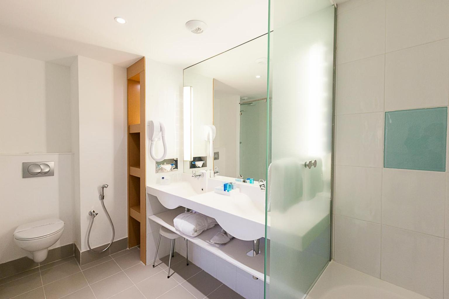 Executive Suite - Photo 22