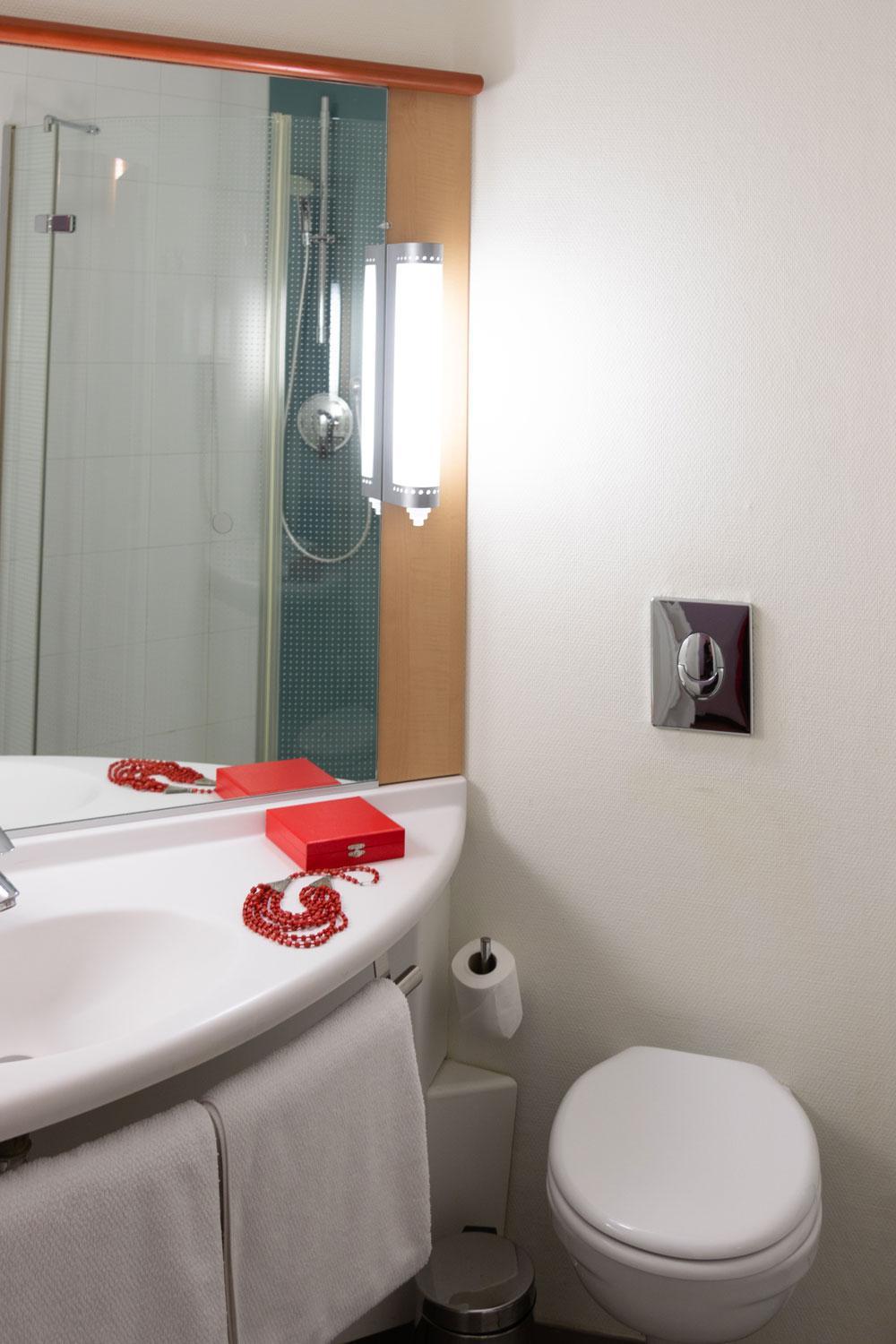 Standard Double Room - Photo 17