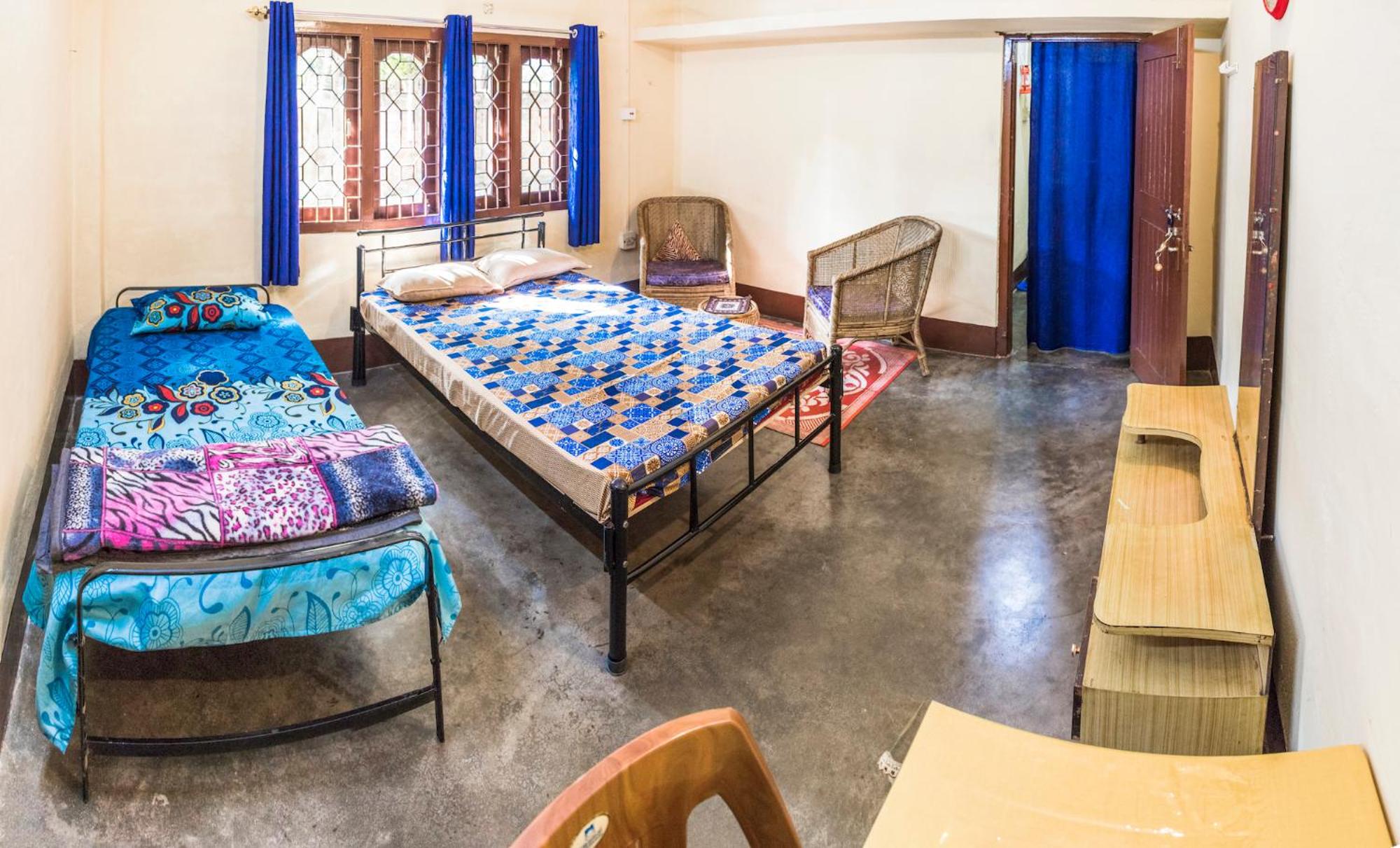 Economy Triple Room with Shared Bathroom photo 1