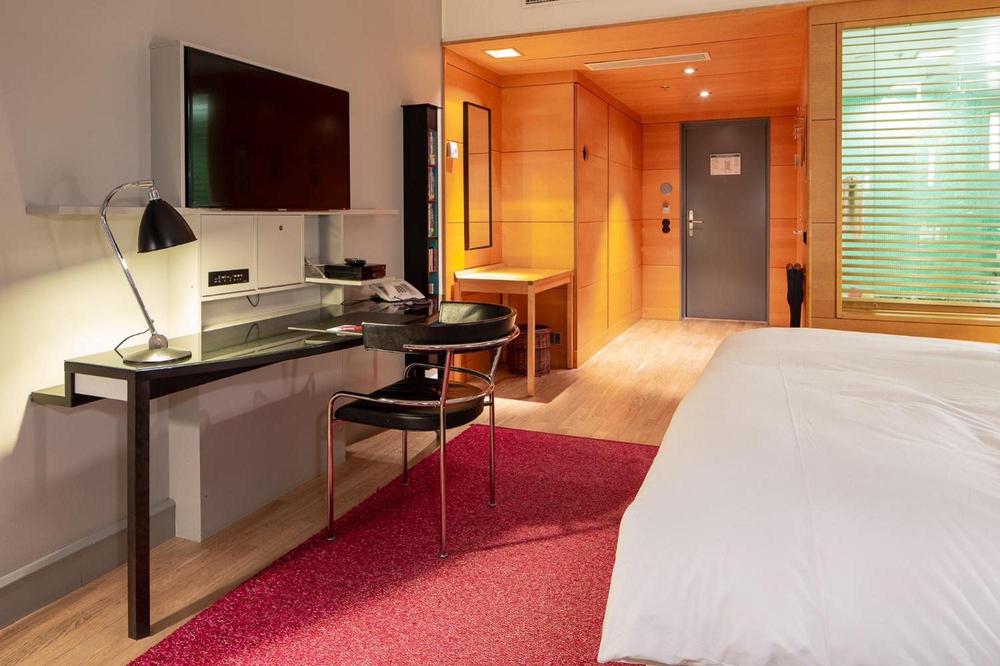 Deluxe Double or Twin Room with Balcony - Photo 1
