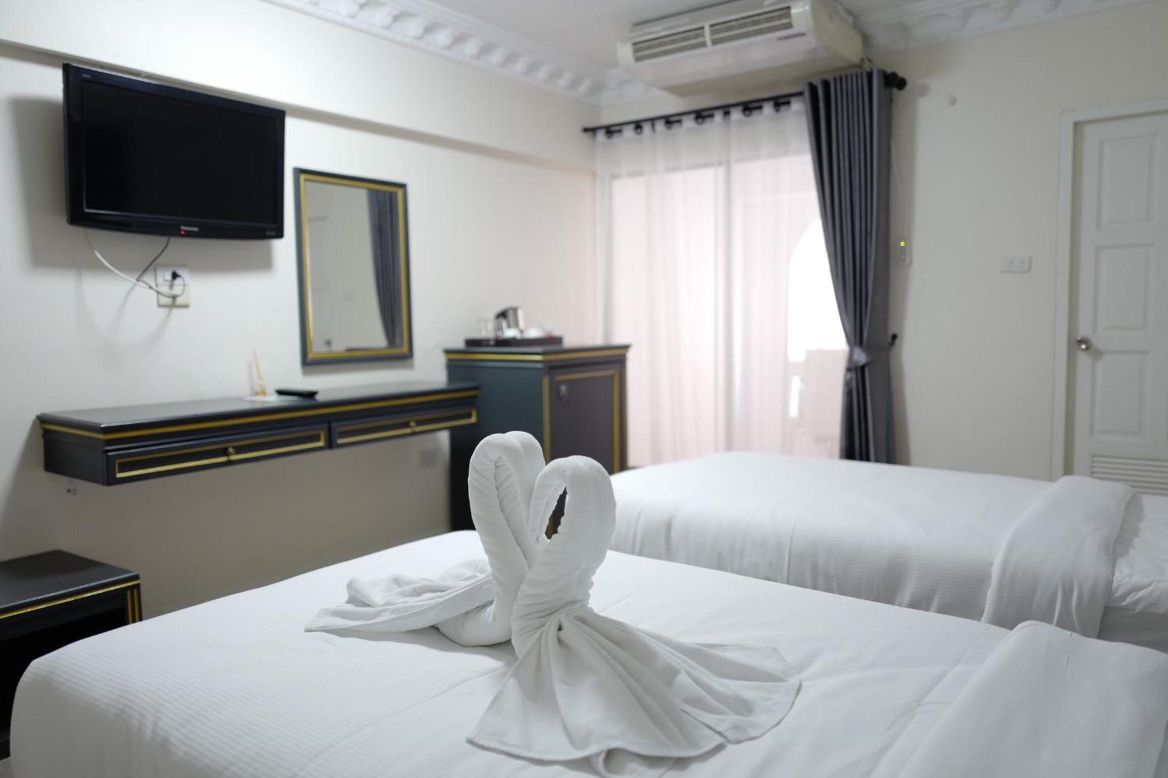 Deluxe Twin Room photo 2
