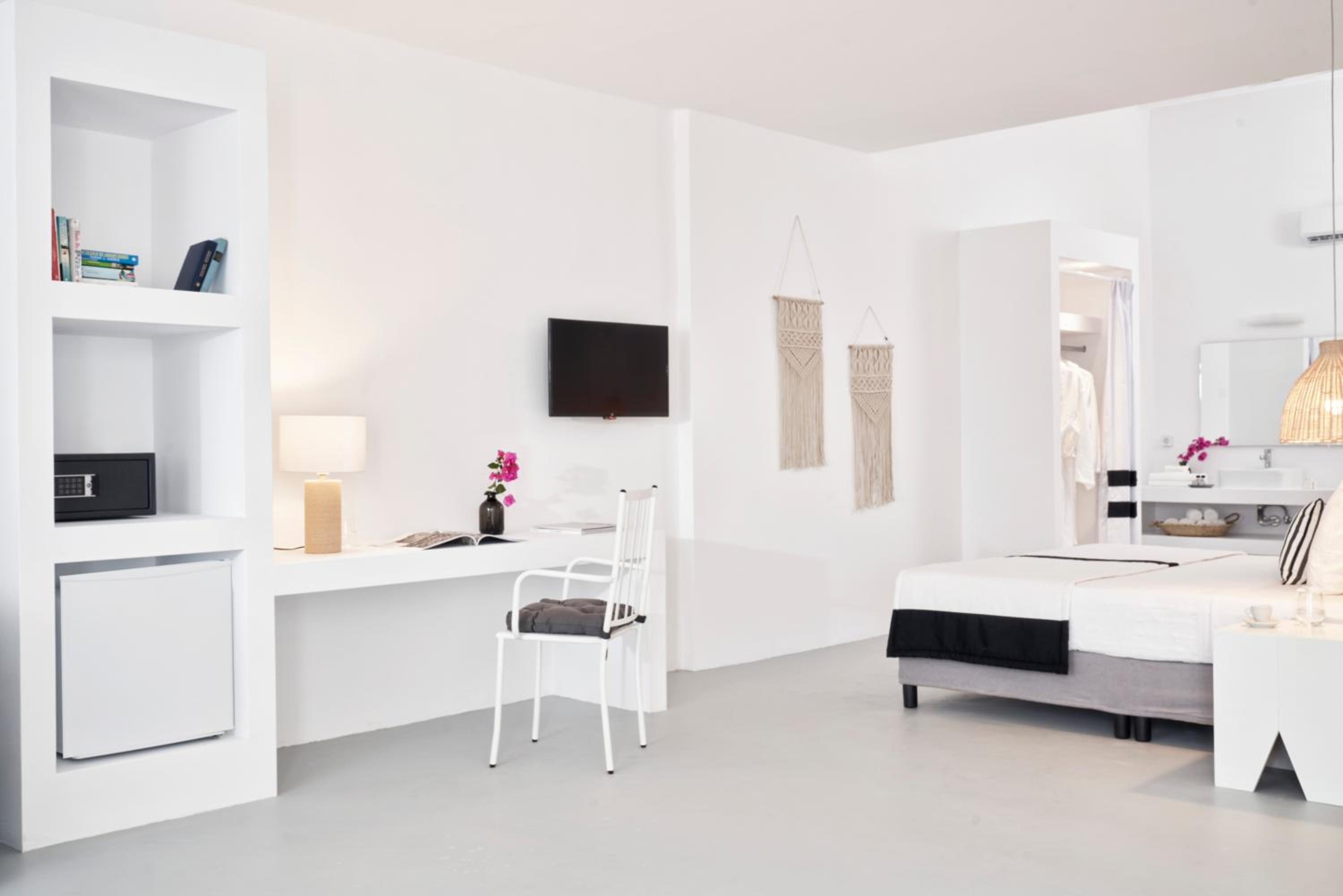 One Bedroom Suite with Garden View - Photo 12