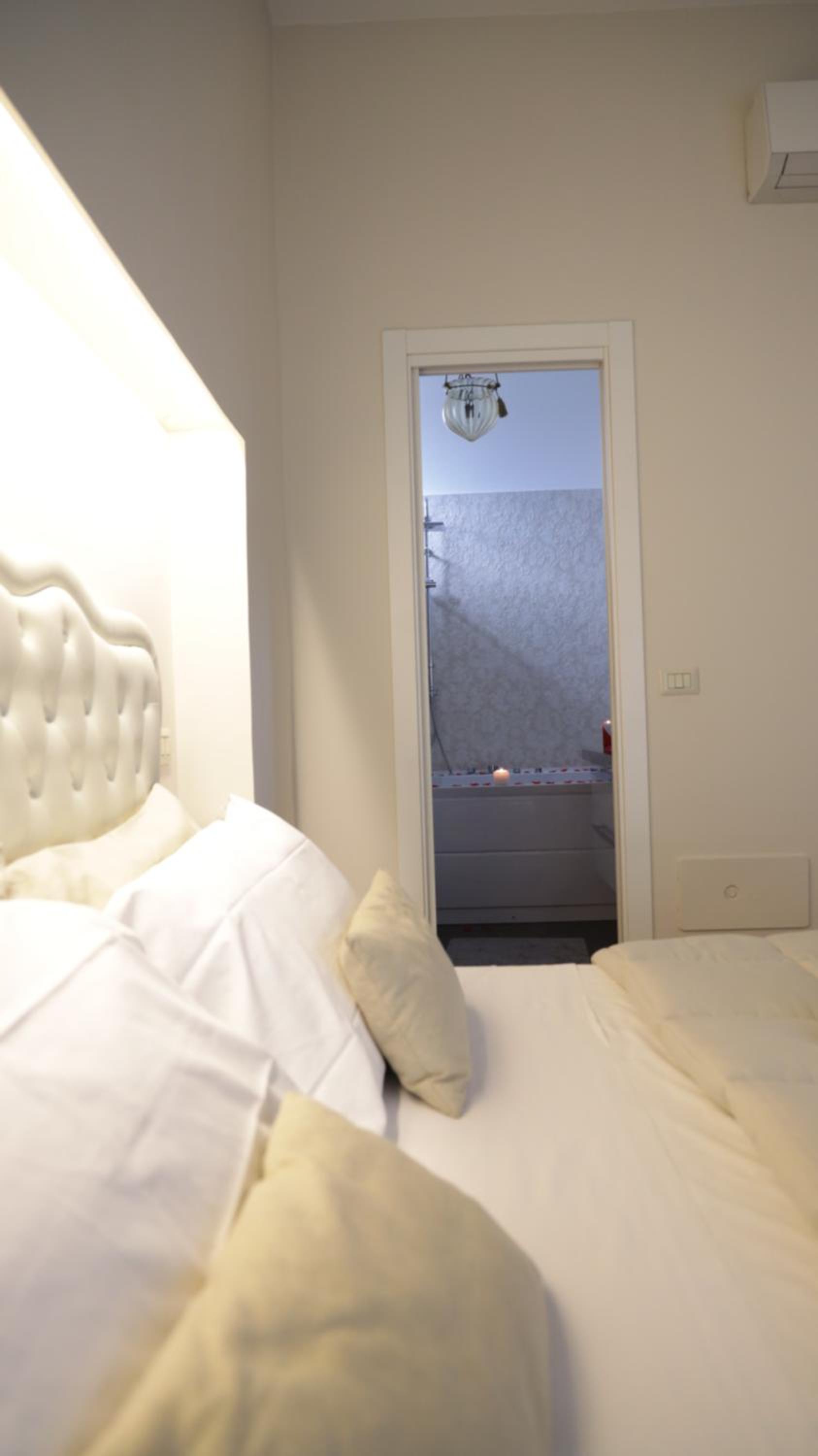Queen Room with Garden View - Photo 18