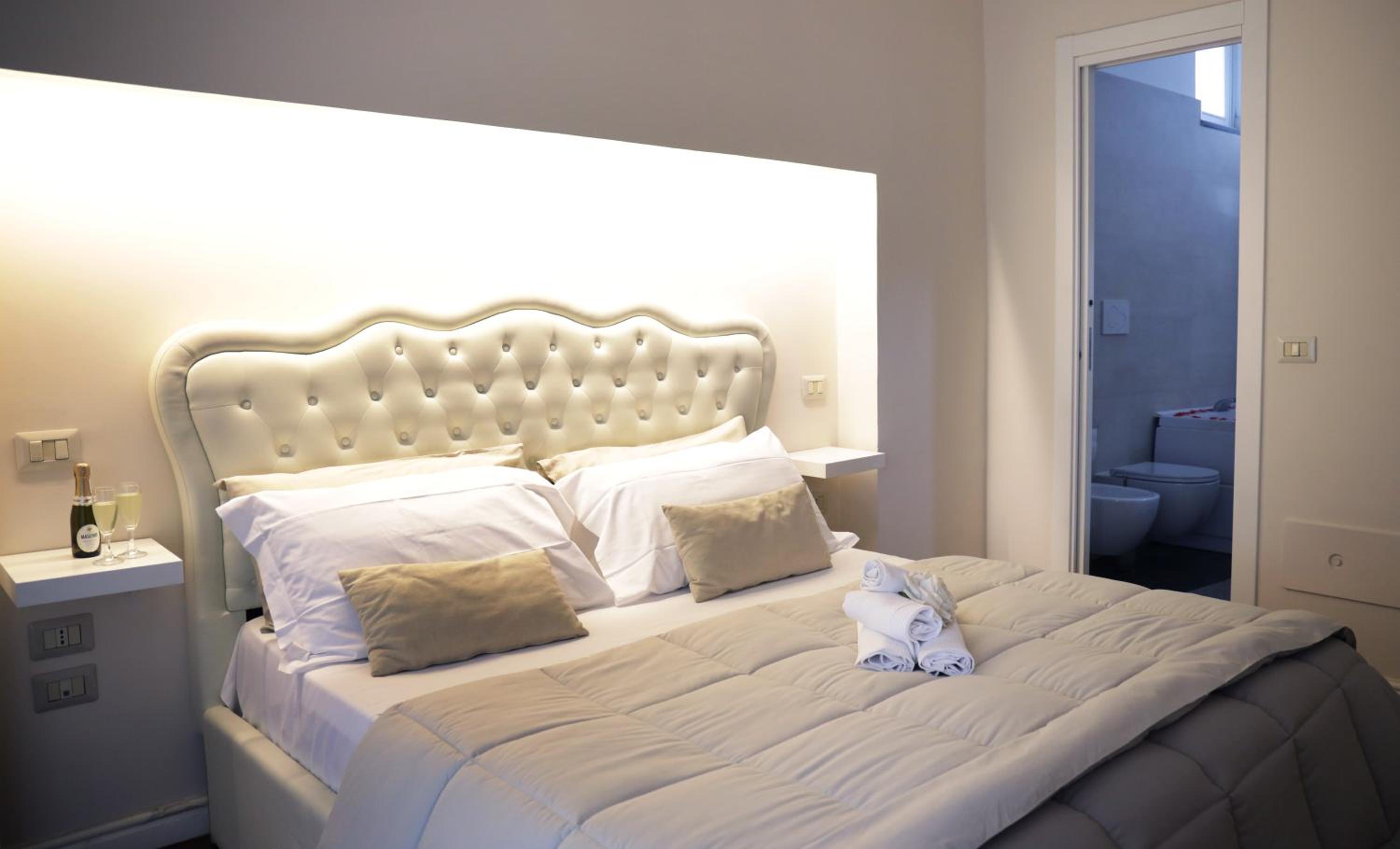 Queen Room with Garden View - Photo 1