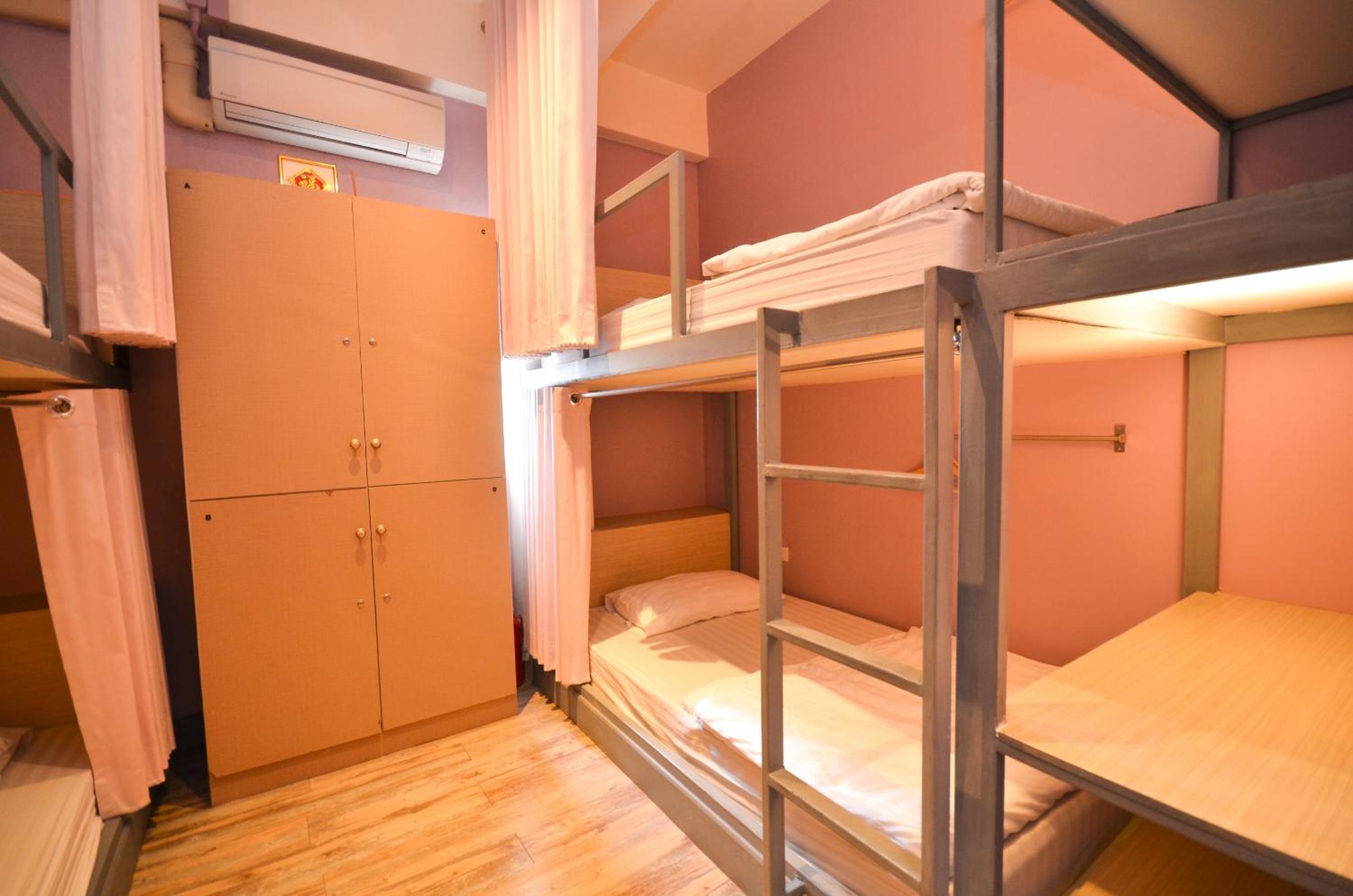 Bed in 4-Bed Female Dormitory Room photo 1