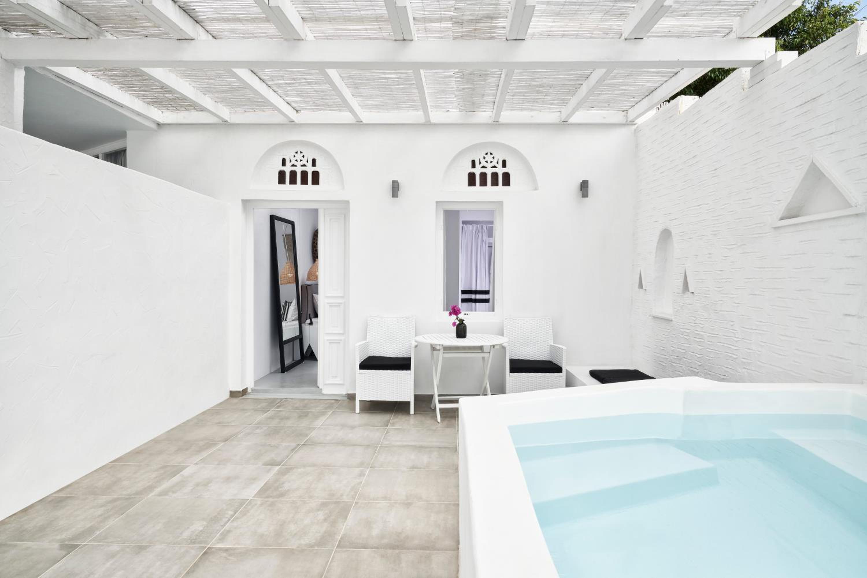 Deluxe Suite with Garden View & Outdoor Jet Tub  - Photo 9