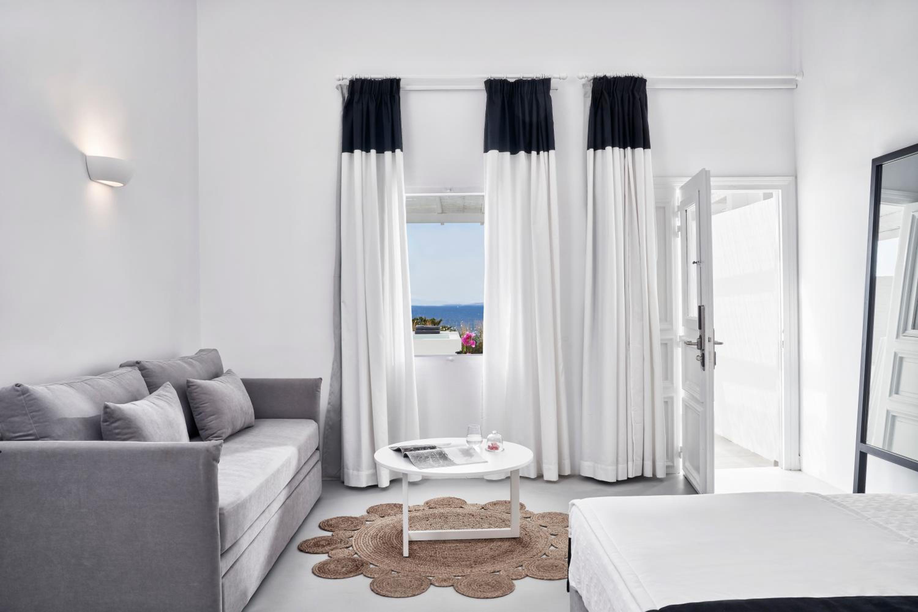 Deluxe Suite with Garden View & Outdoor Jet Tub  - Photo 10