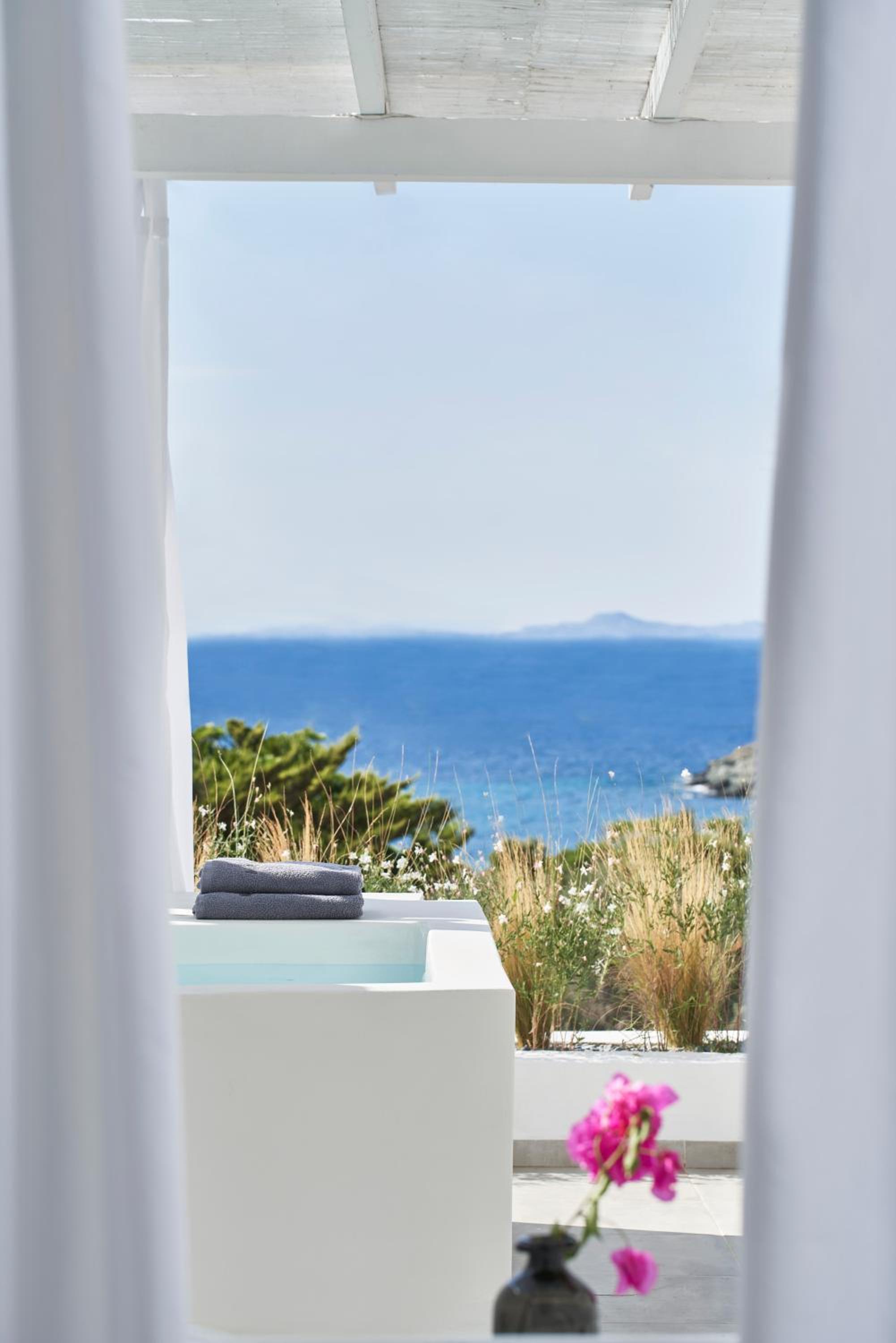 Deluxe Suite with Garden View & Outdoor Jet Tub  - Photo 13
