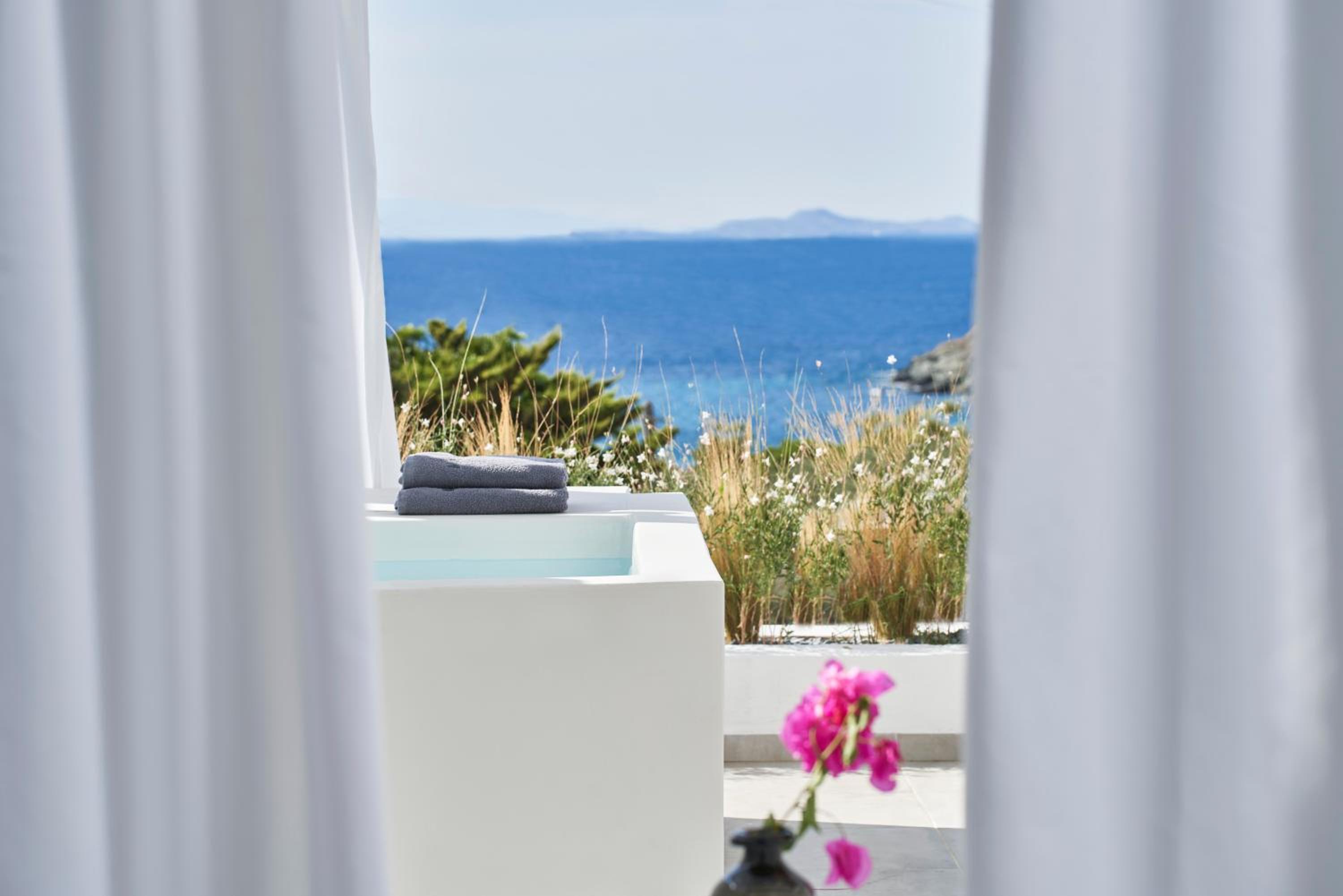 Deluxe Suite with Garden View & Outdoor Jet Tub  - Photo 14