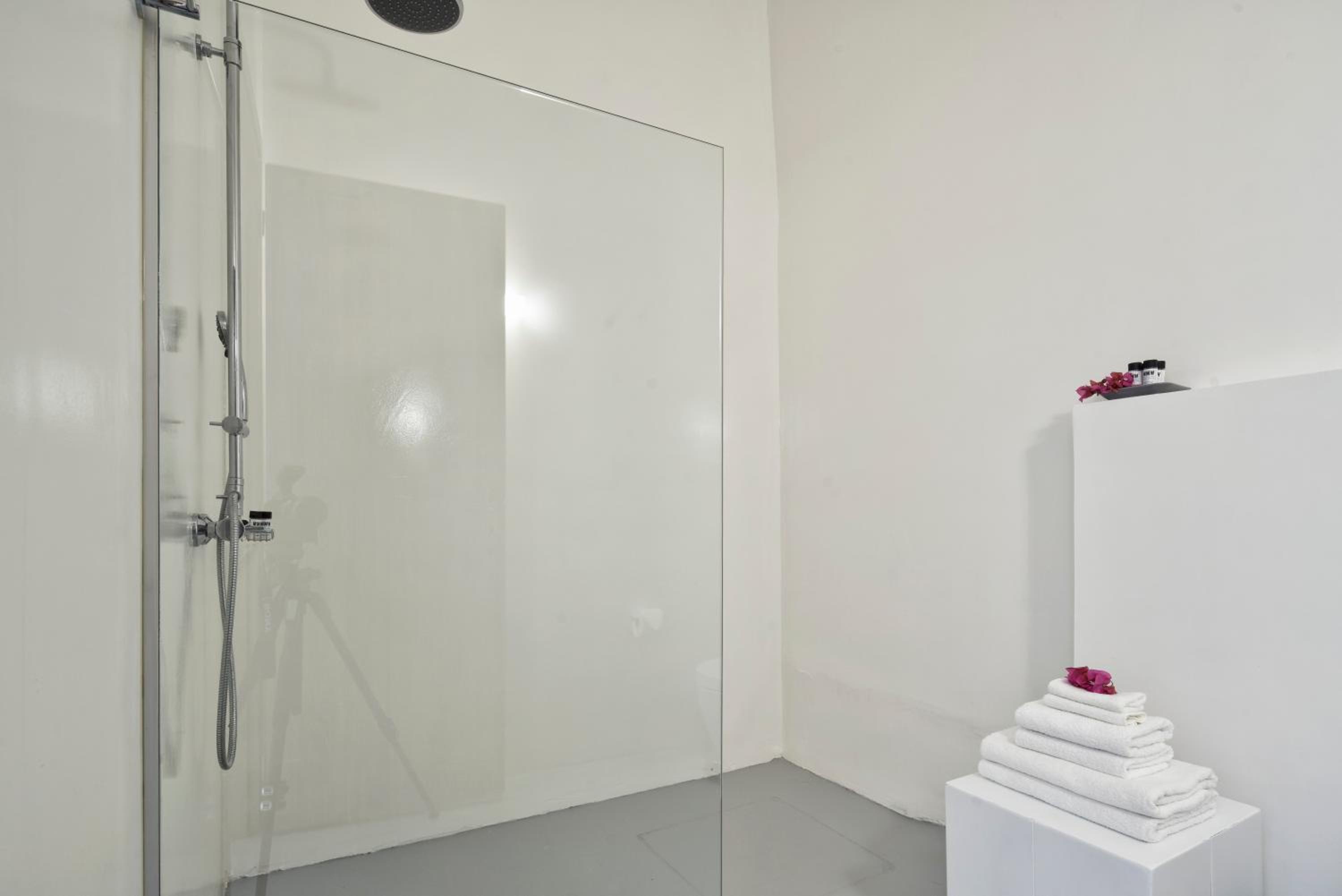 Deluxe Suite with Garden View & Outdoor Jet Tub  - Photo 5