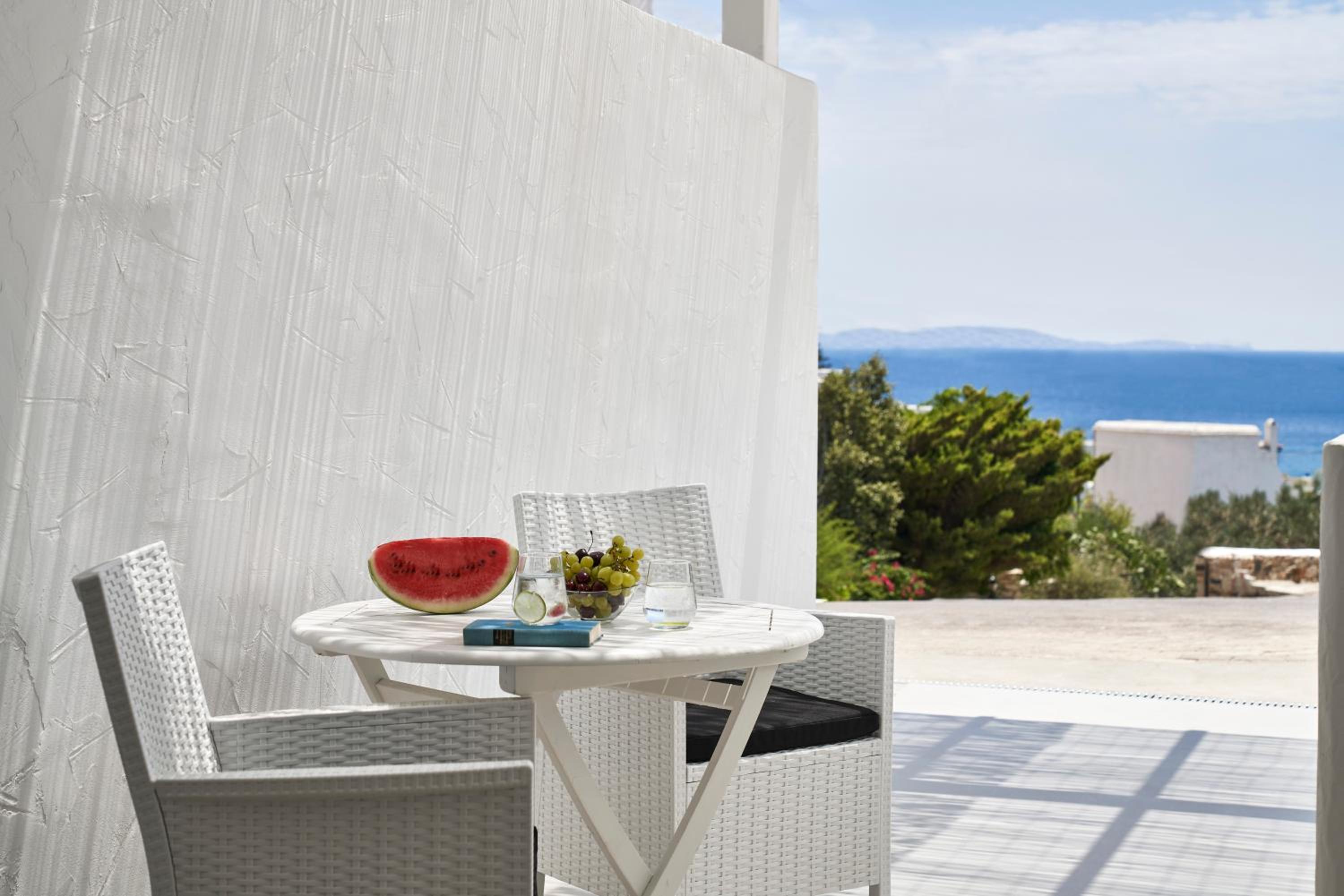 Deluxe Suite with Garden View & Outdoor Jet Tub  - Photo 3