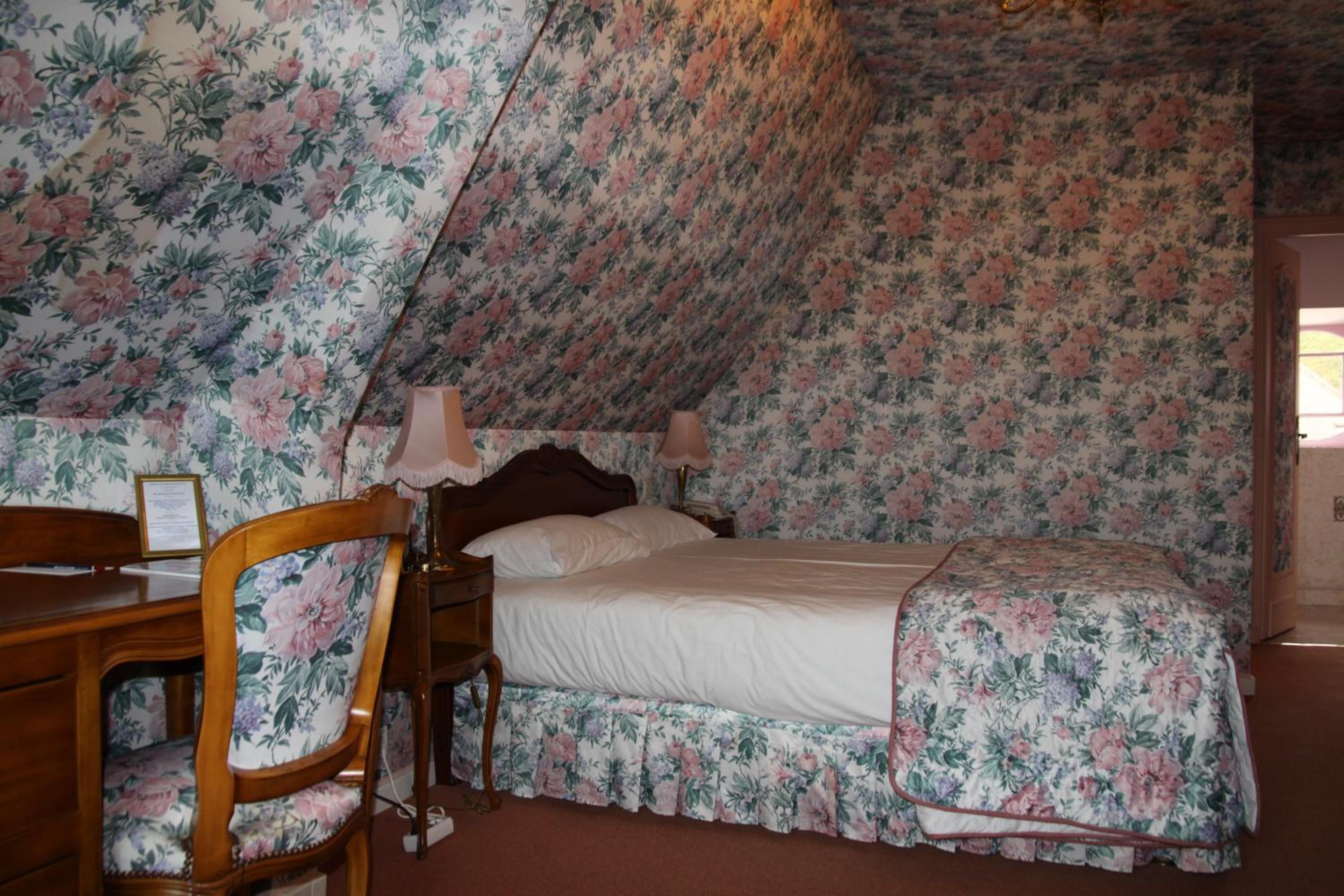 Classic Double Room with Spa Bath - Photo 4