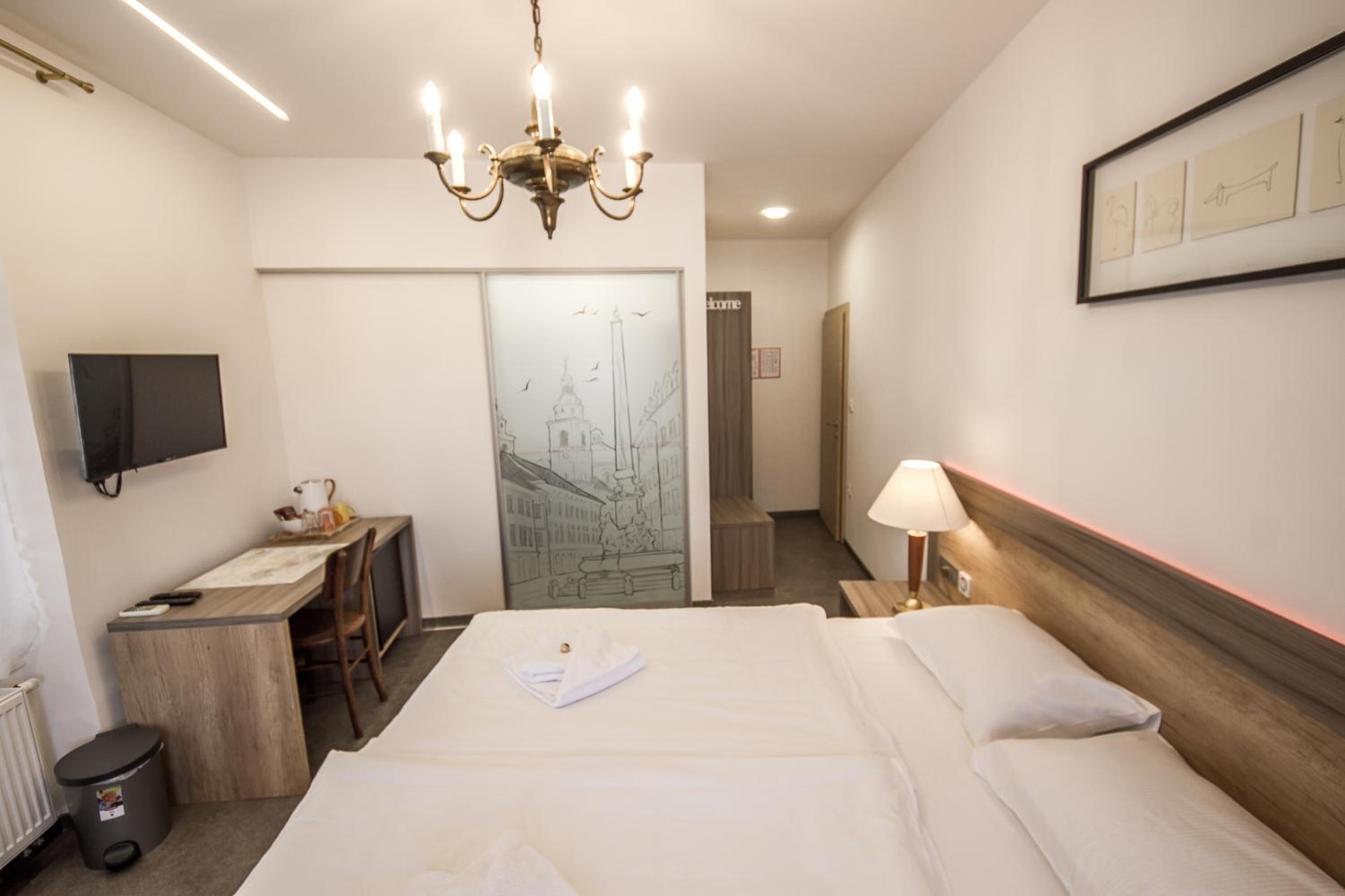 Comfort Double Room with Private Bathroom photo 3