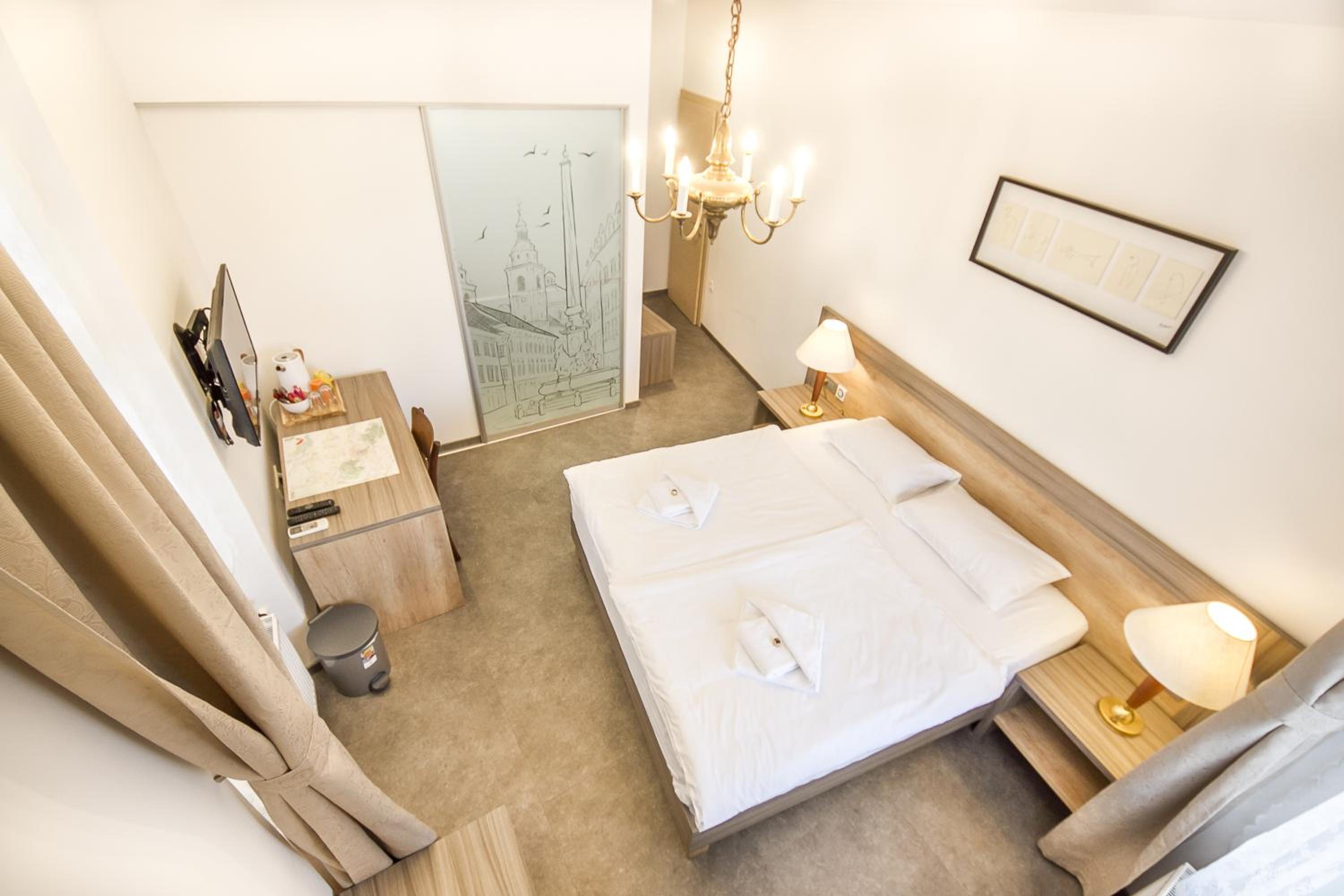 Comfort Double Room with Private Bathroom photo 2