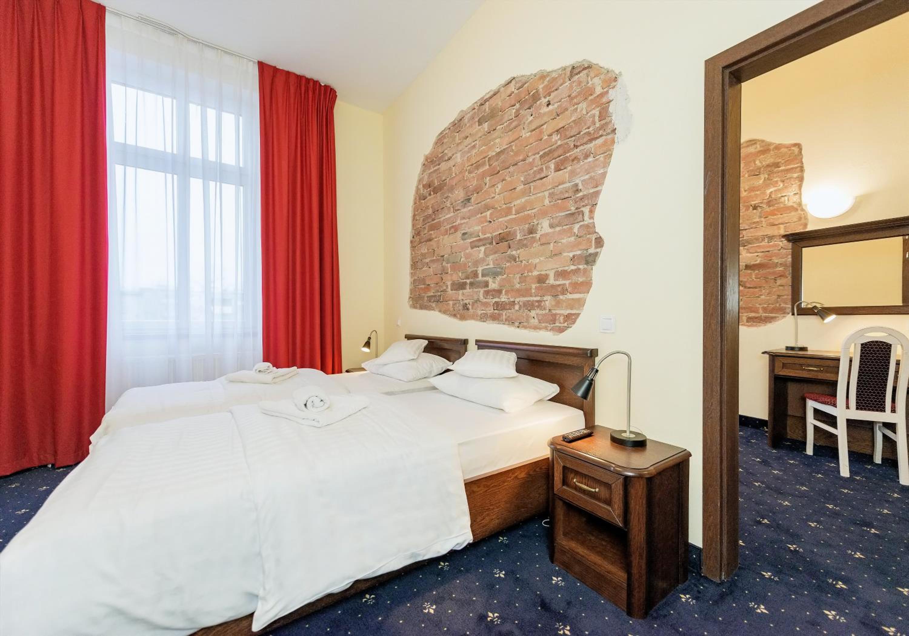 Standard Twin Room - Photo 1
