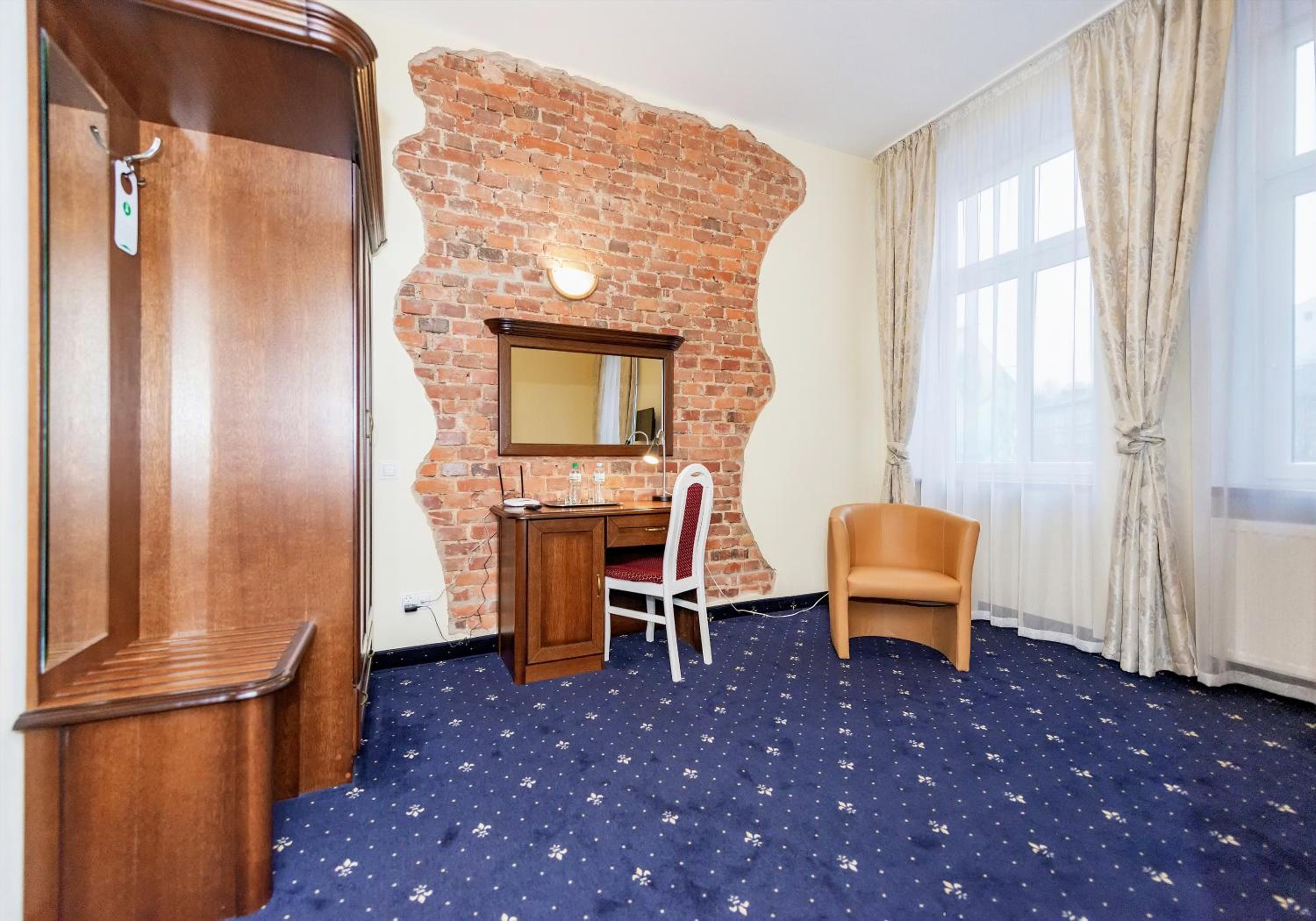 Standard Twin Room - Photo 6