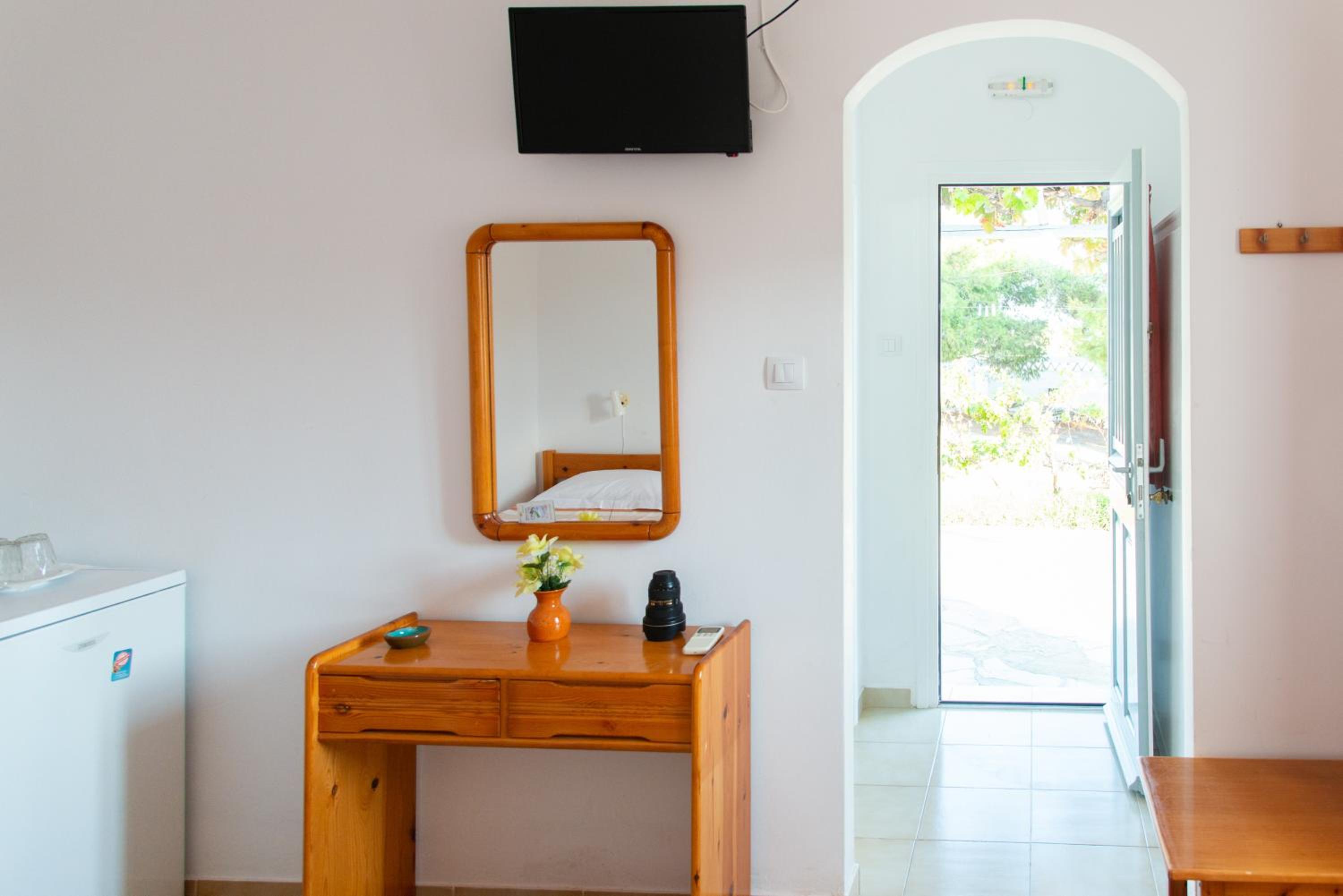 Standard Double Room - Photo 5