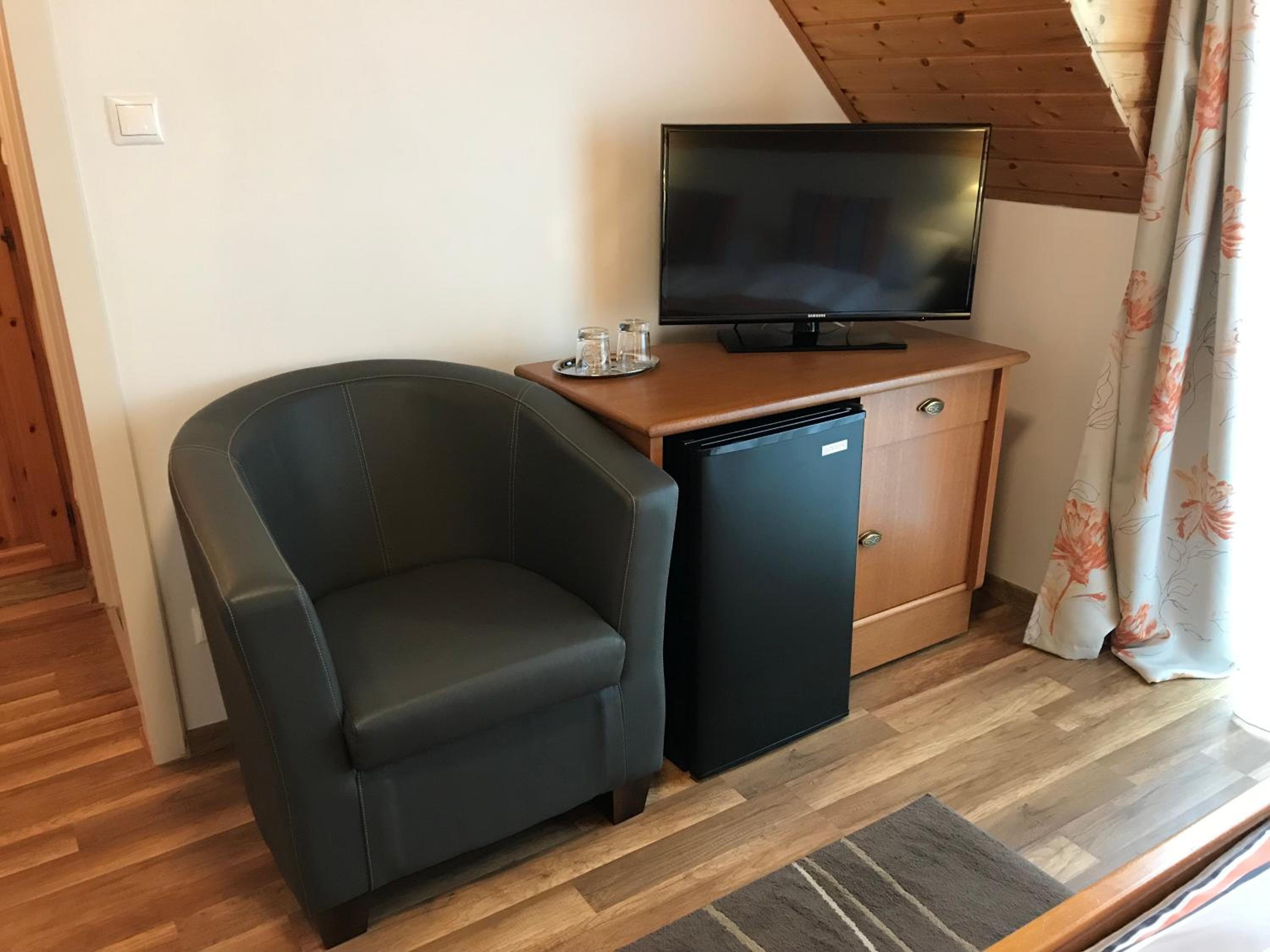 Deluxe Double Room With Extra Bed photo 2