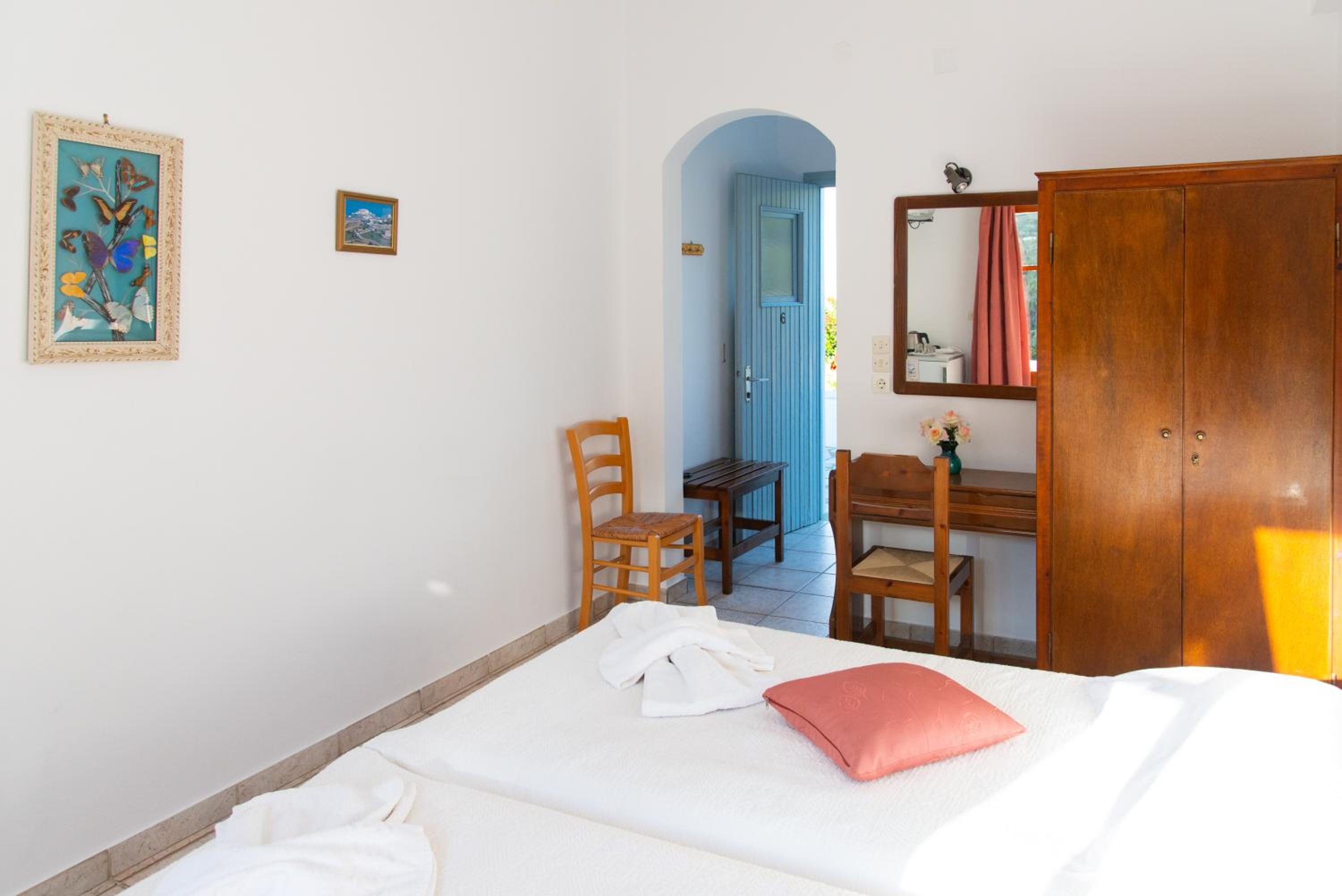 Twin Room - Photo 3