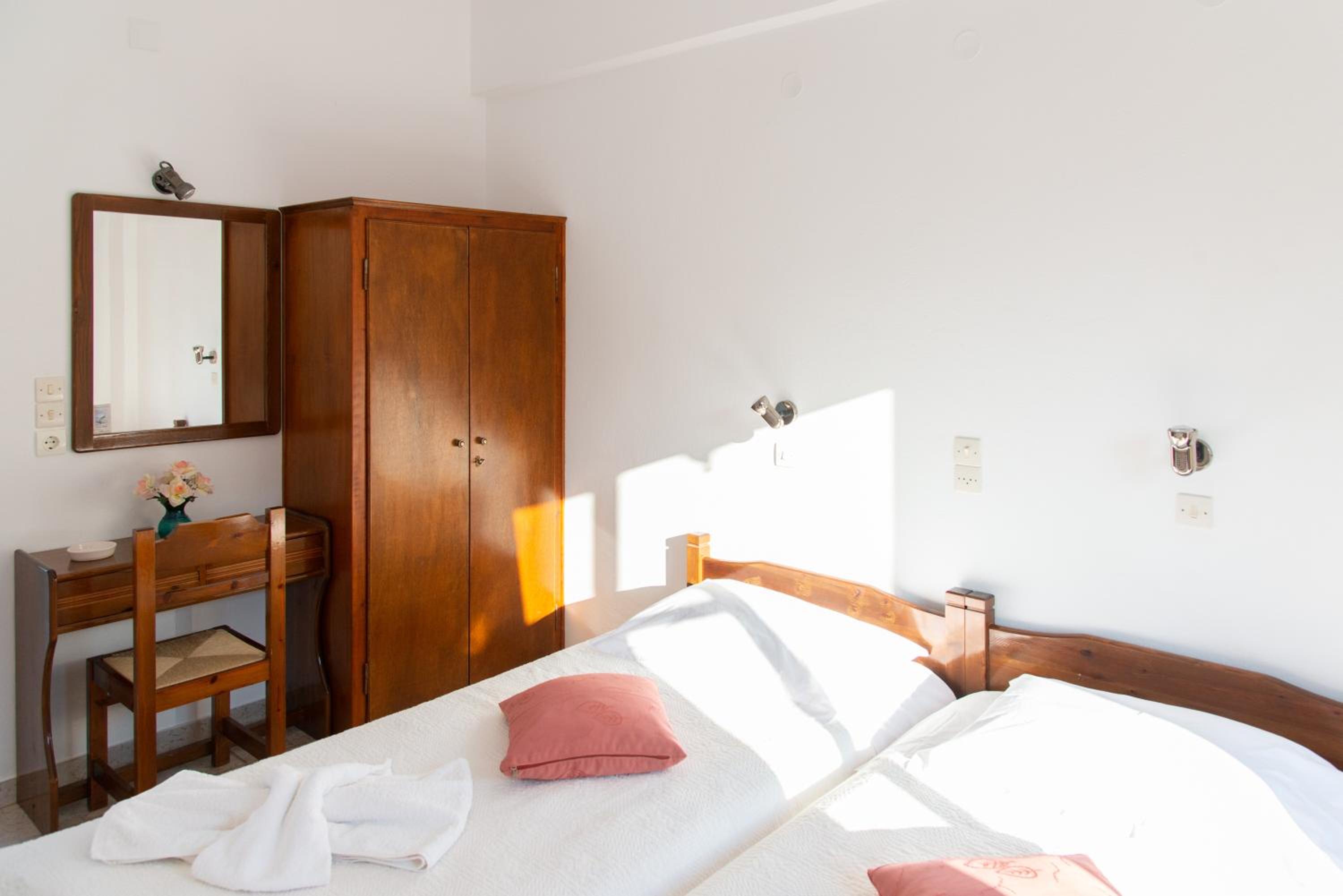 Twin Room - Photo 4