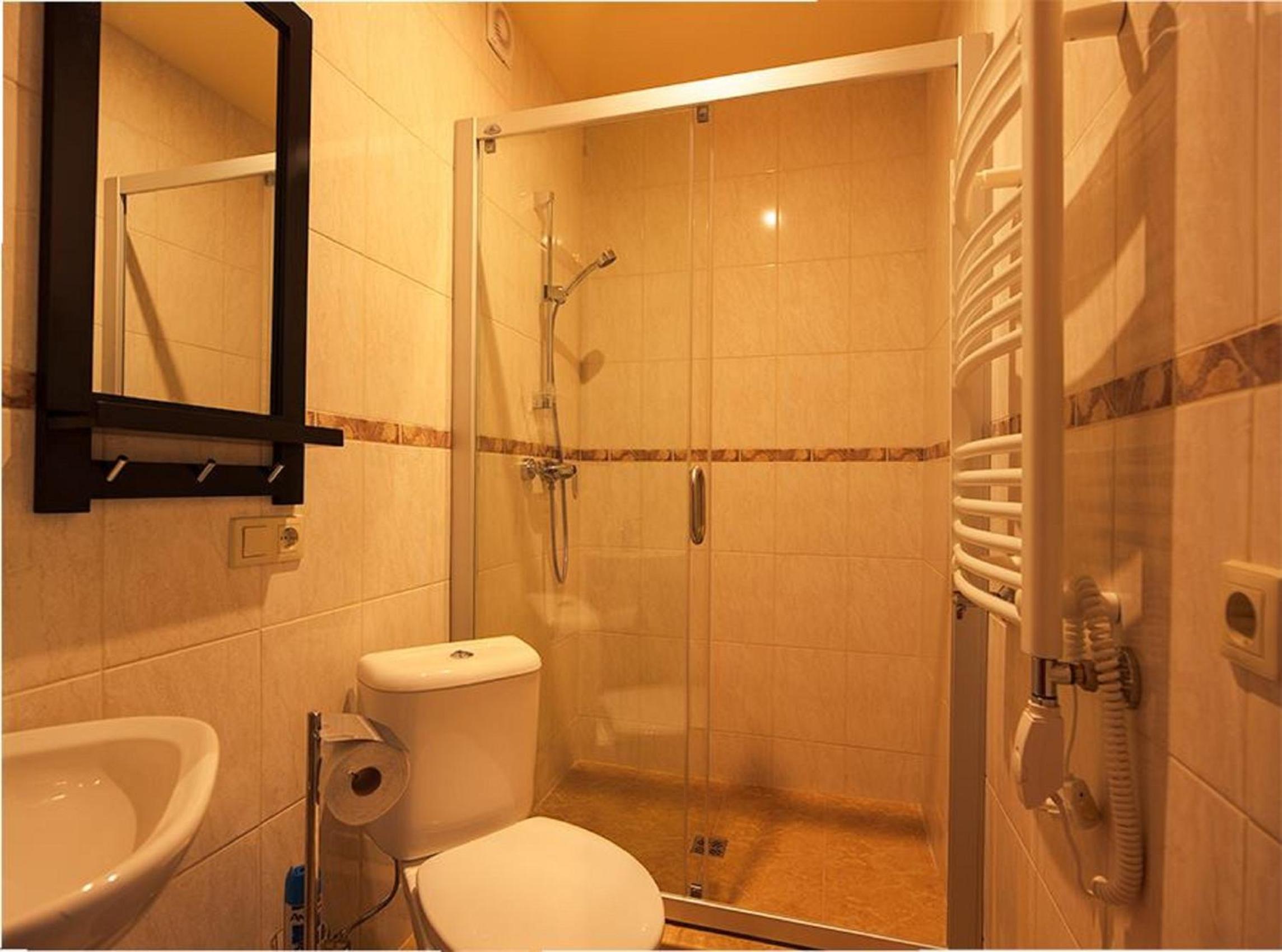Double or Twin Room - Photo 2