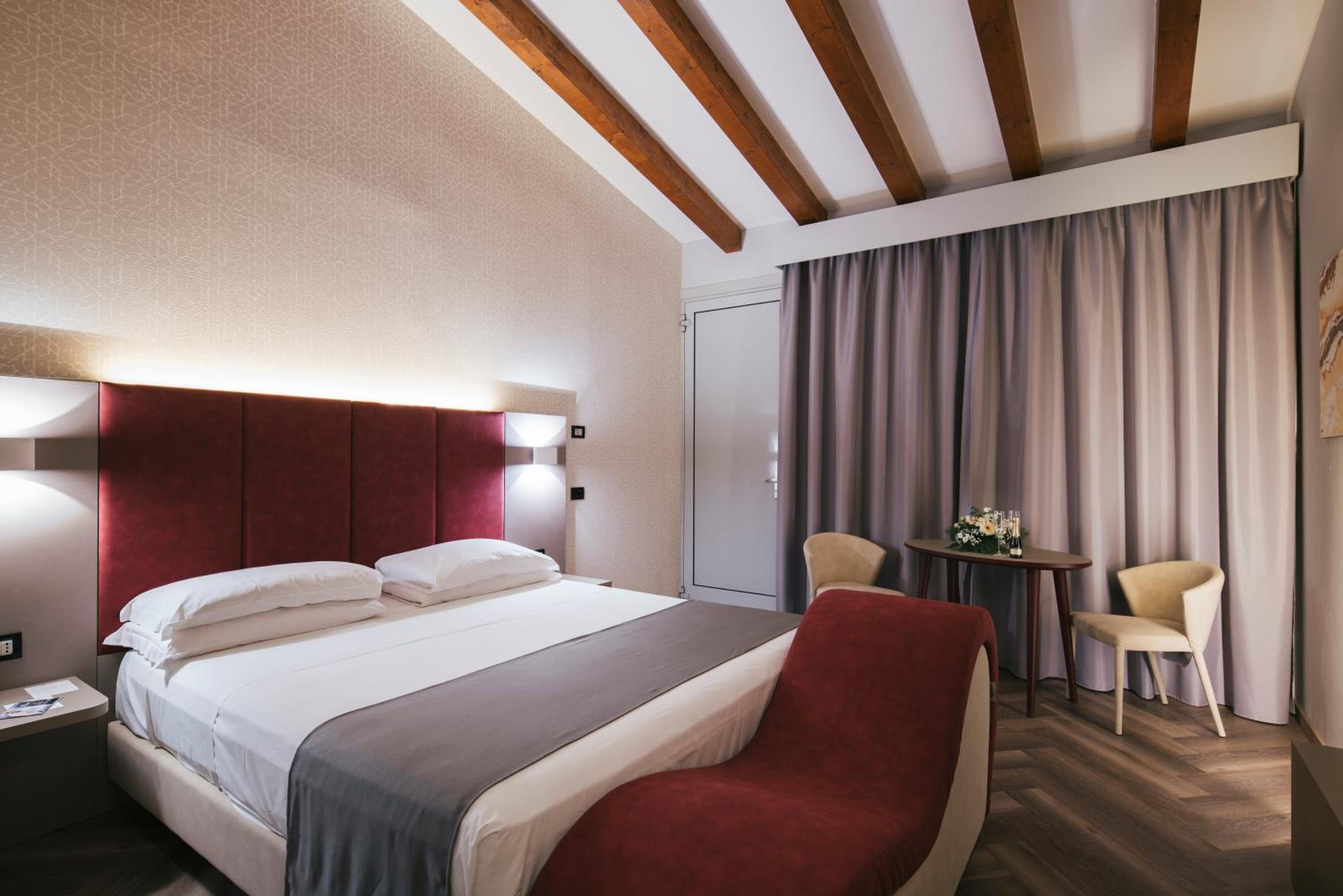 Double Room - Photo 4