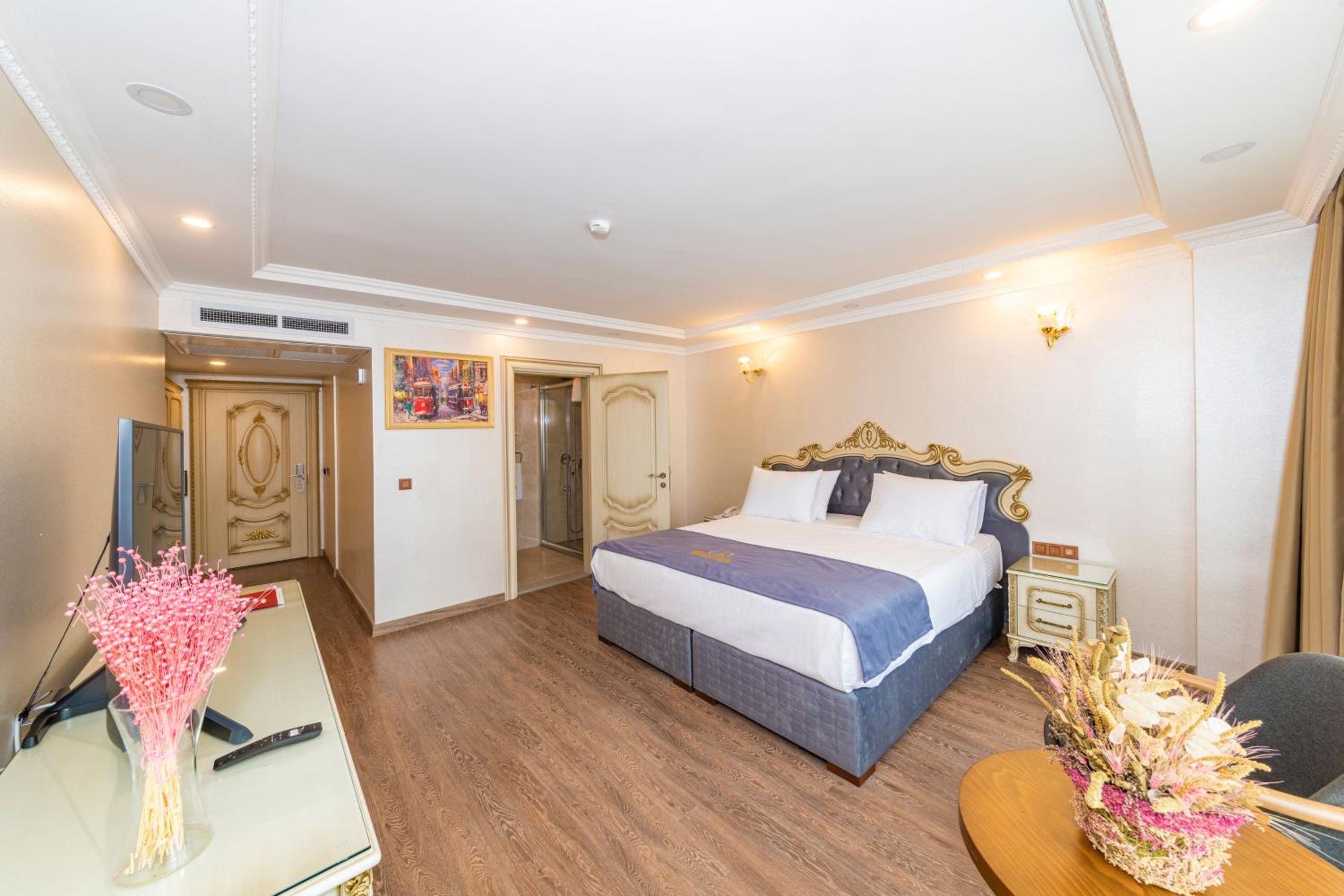Deluxe Triple Room photo 3