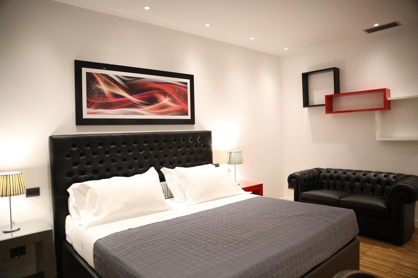 Deluxe King Room - Photo 1