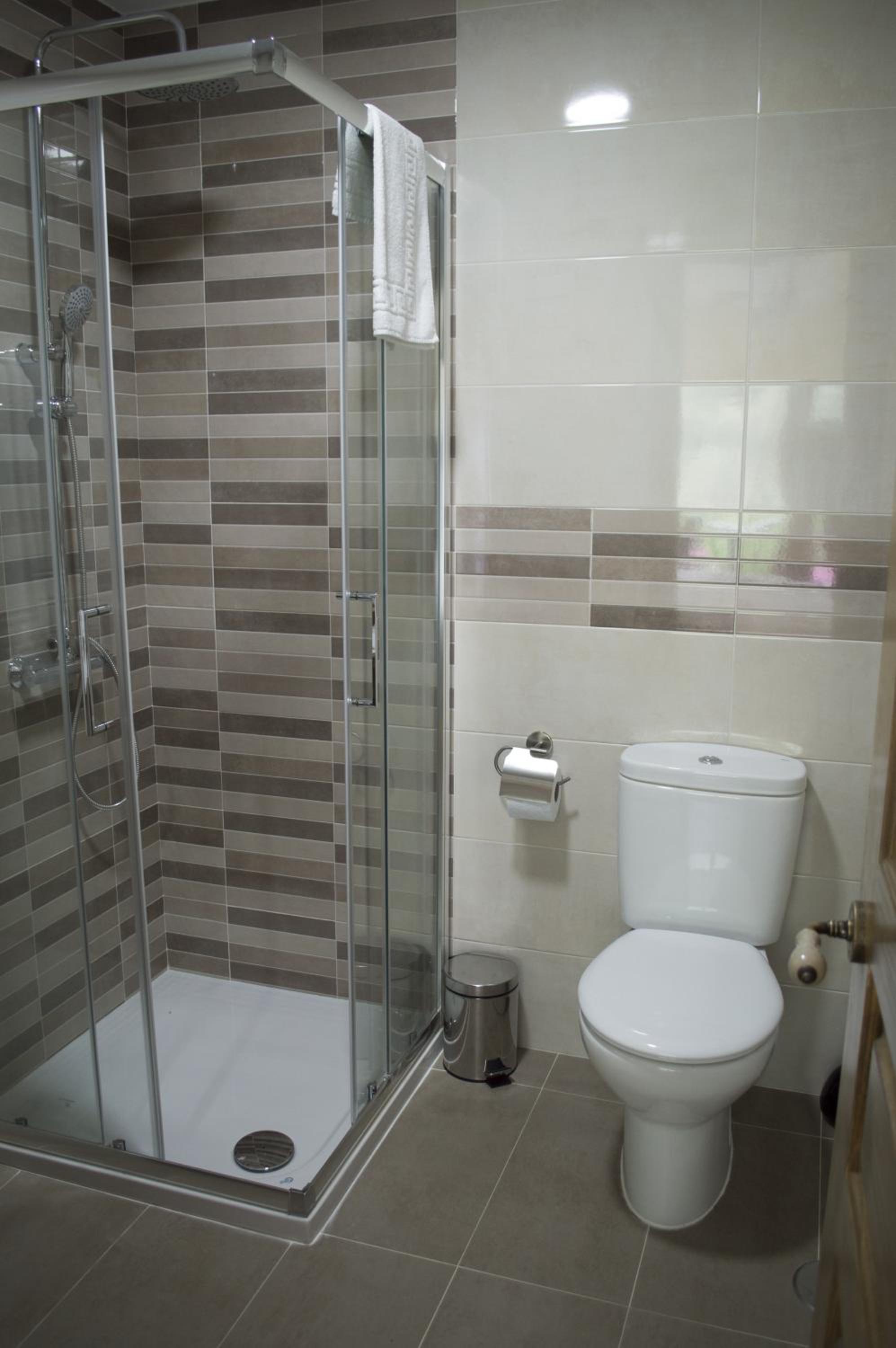 Family Room with Private Bathroom photo 2
