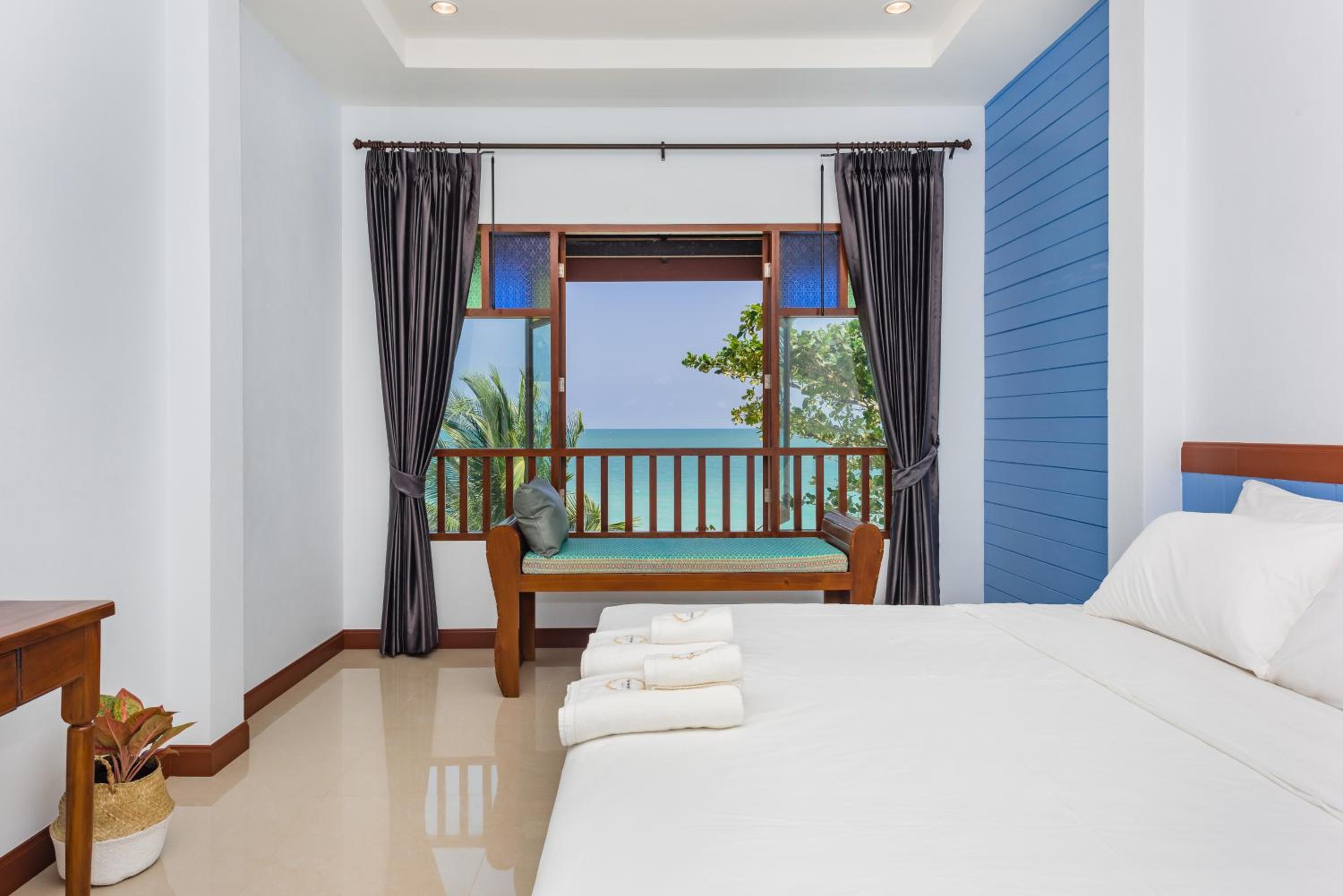 Standard Double or Twin Room with Sea View - Photo 10