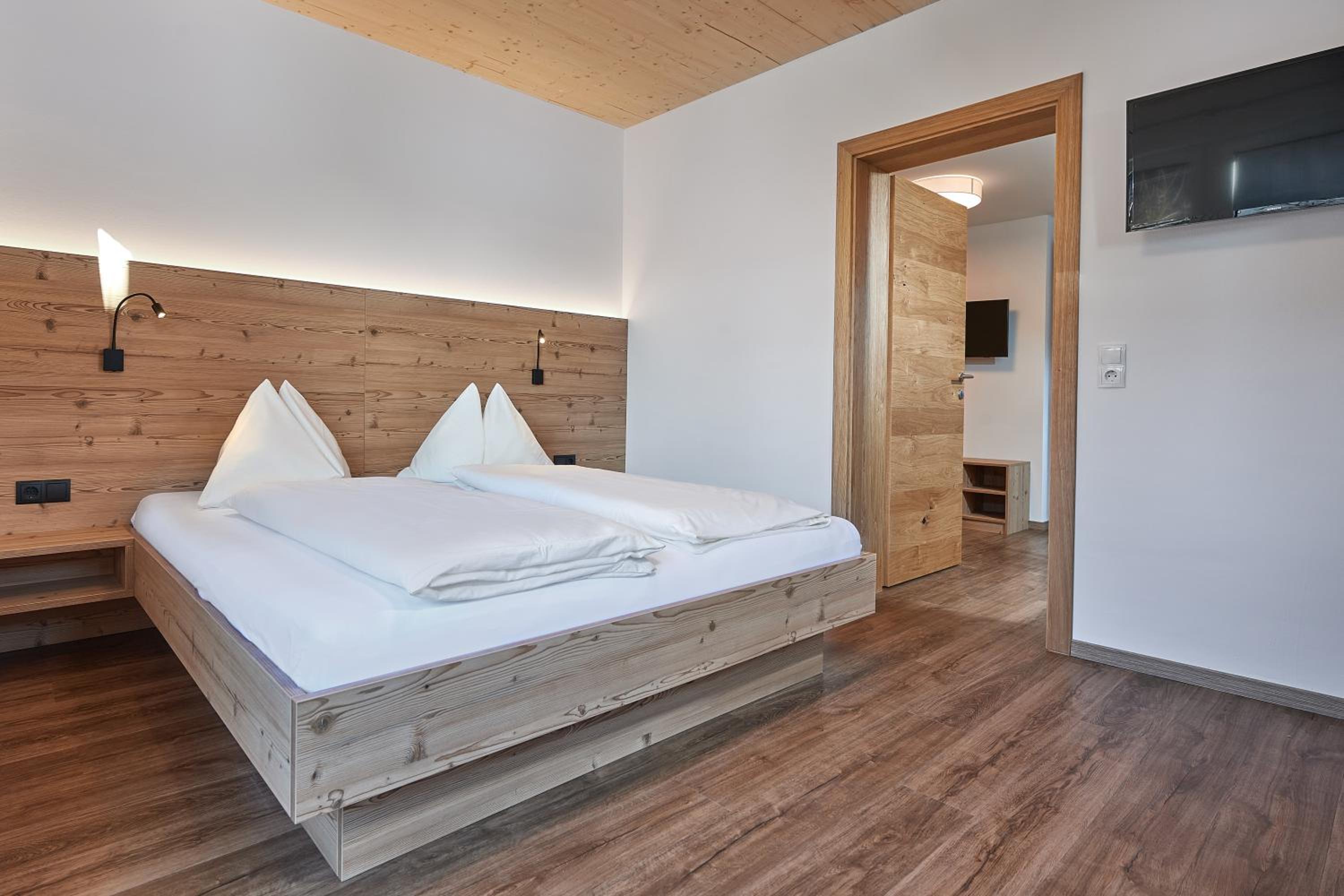 One-Bedroom Apartment with Balcony photo 3