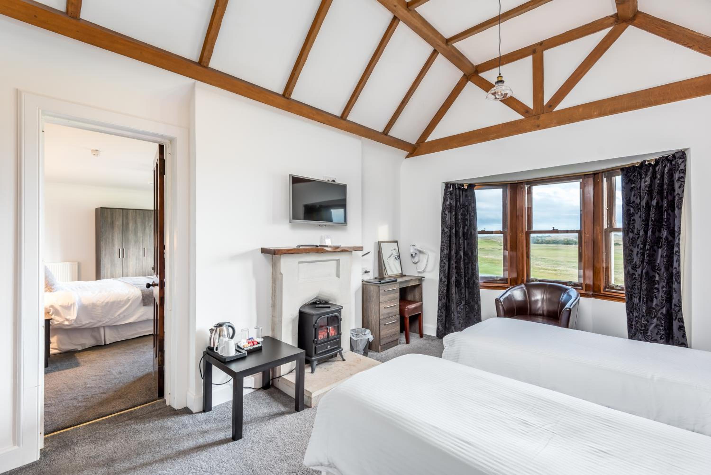 Twin Room with Private External Bathroom