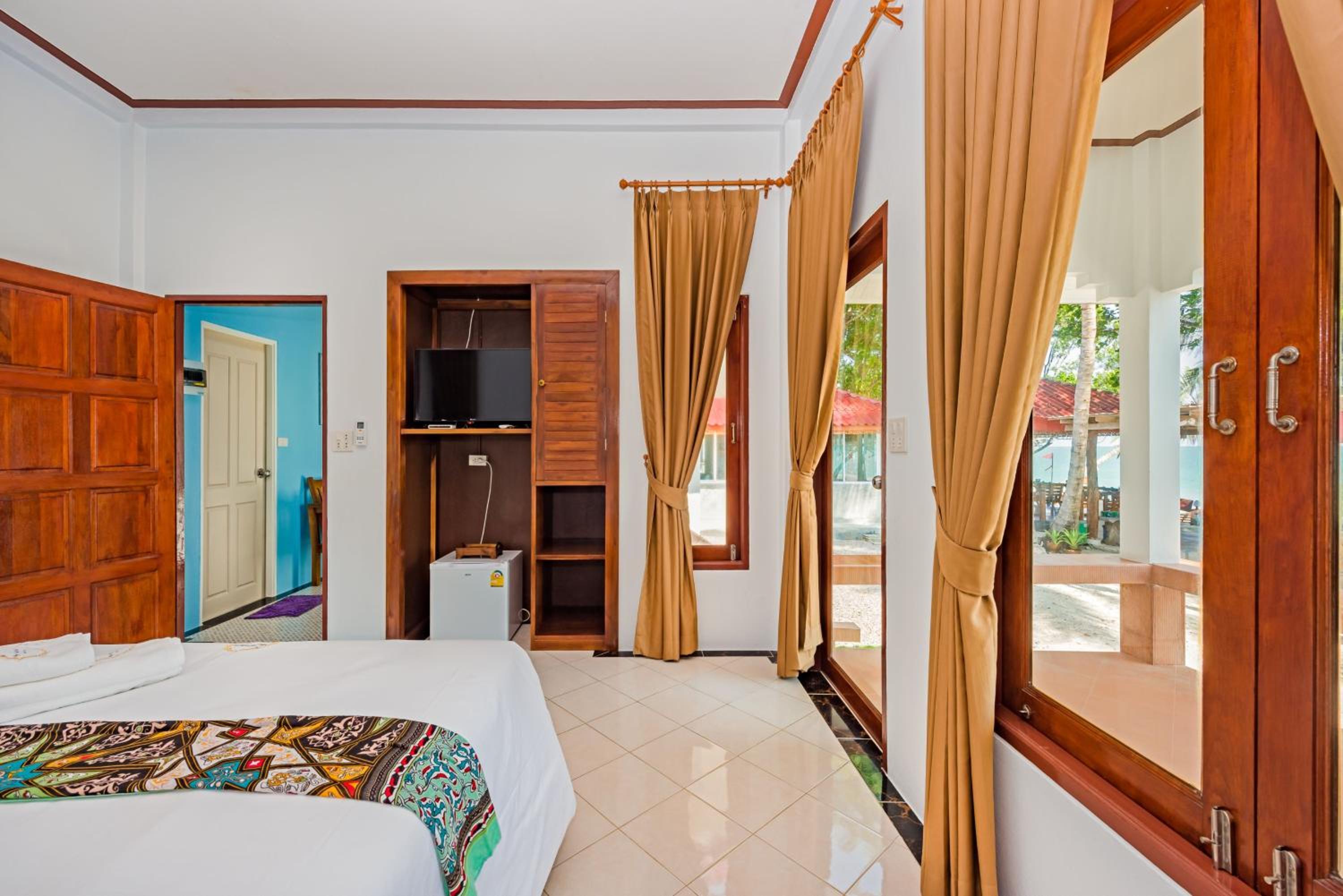 Two-Bedroom Villa - Photo 11