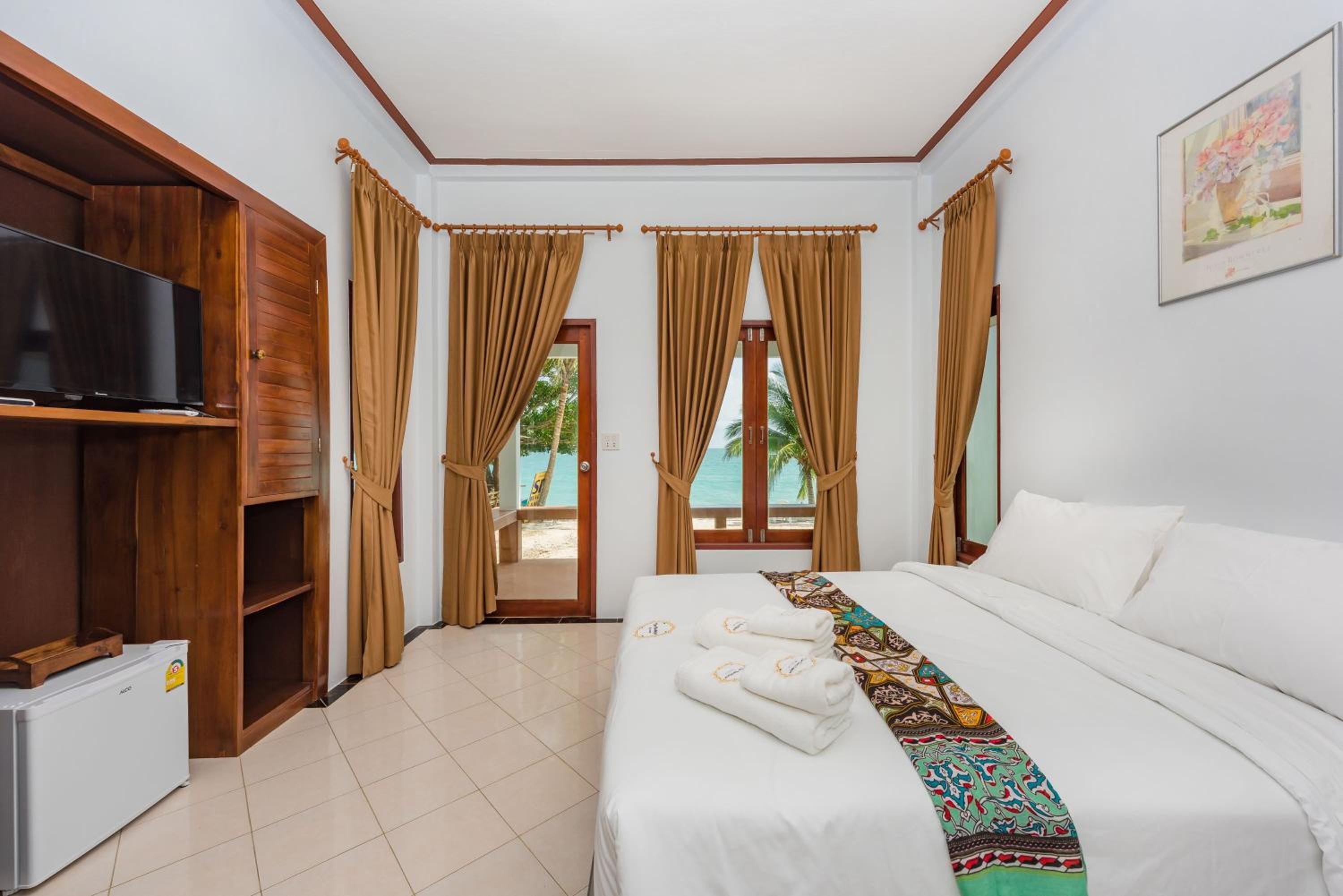 Two-Bedroom Villa - Photo 10