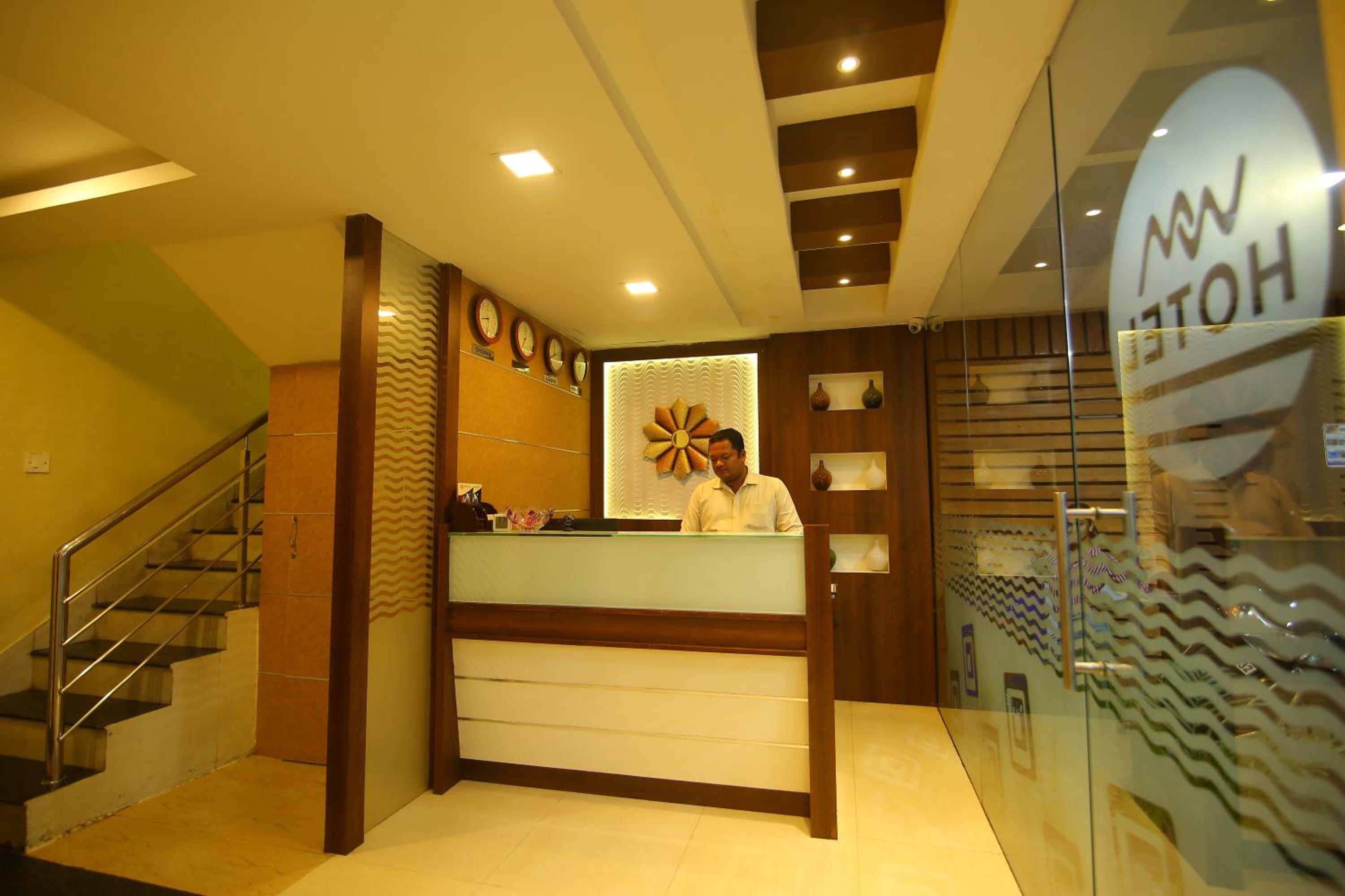 Standard King Room - Photo 36