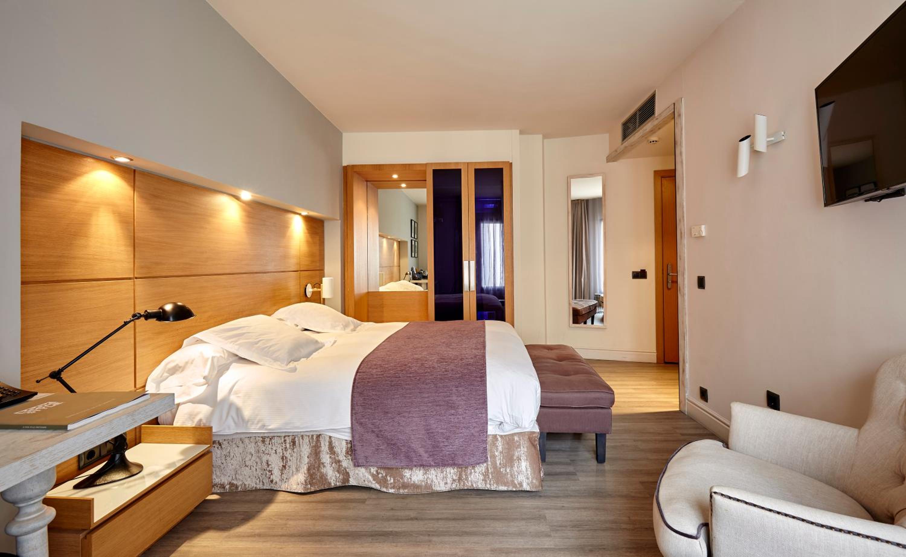 Queen Room - Disability Access photo 2