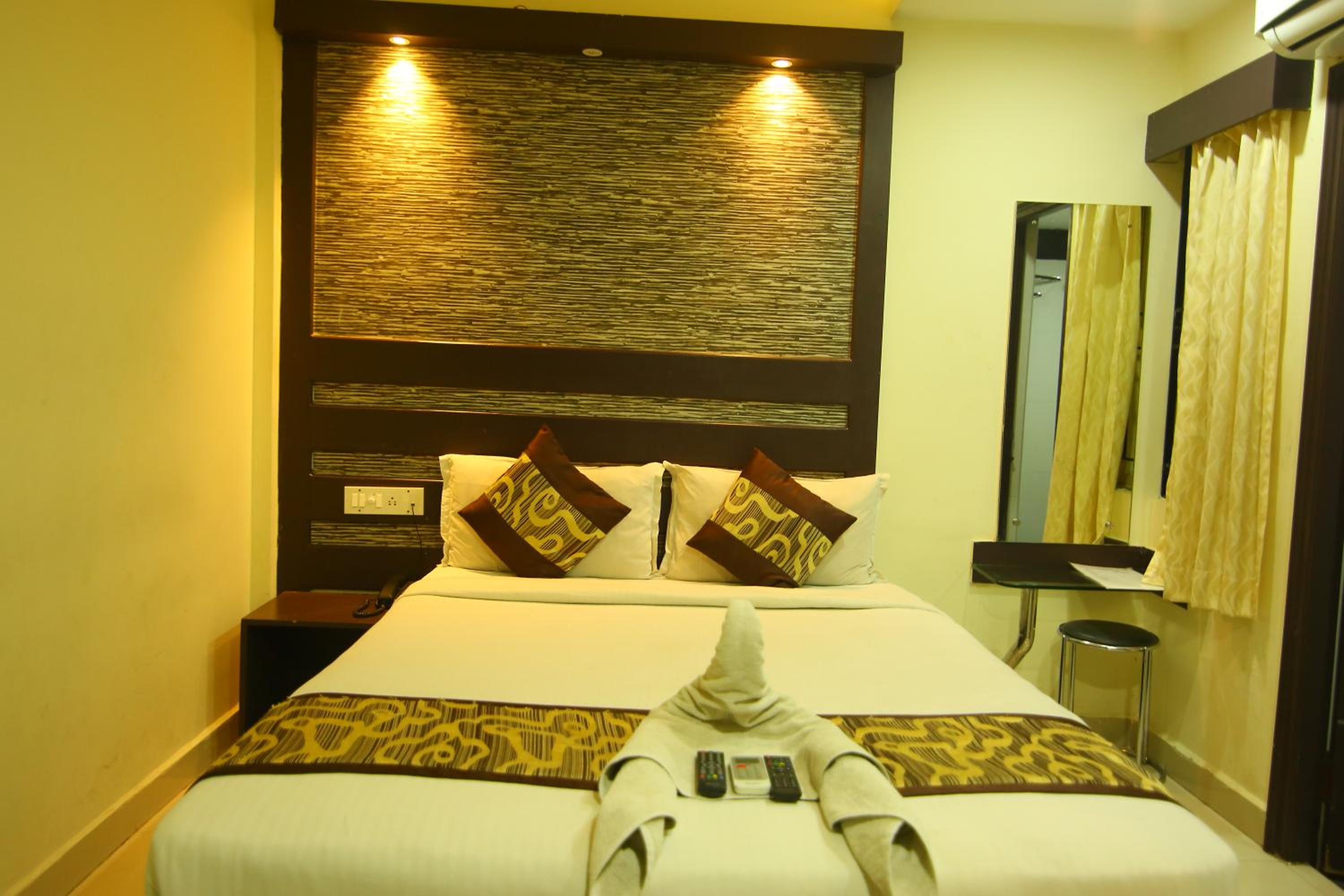 Standard King Room - Photo 34