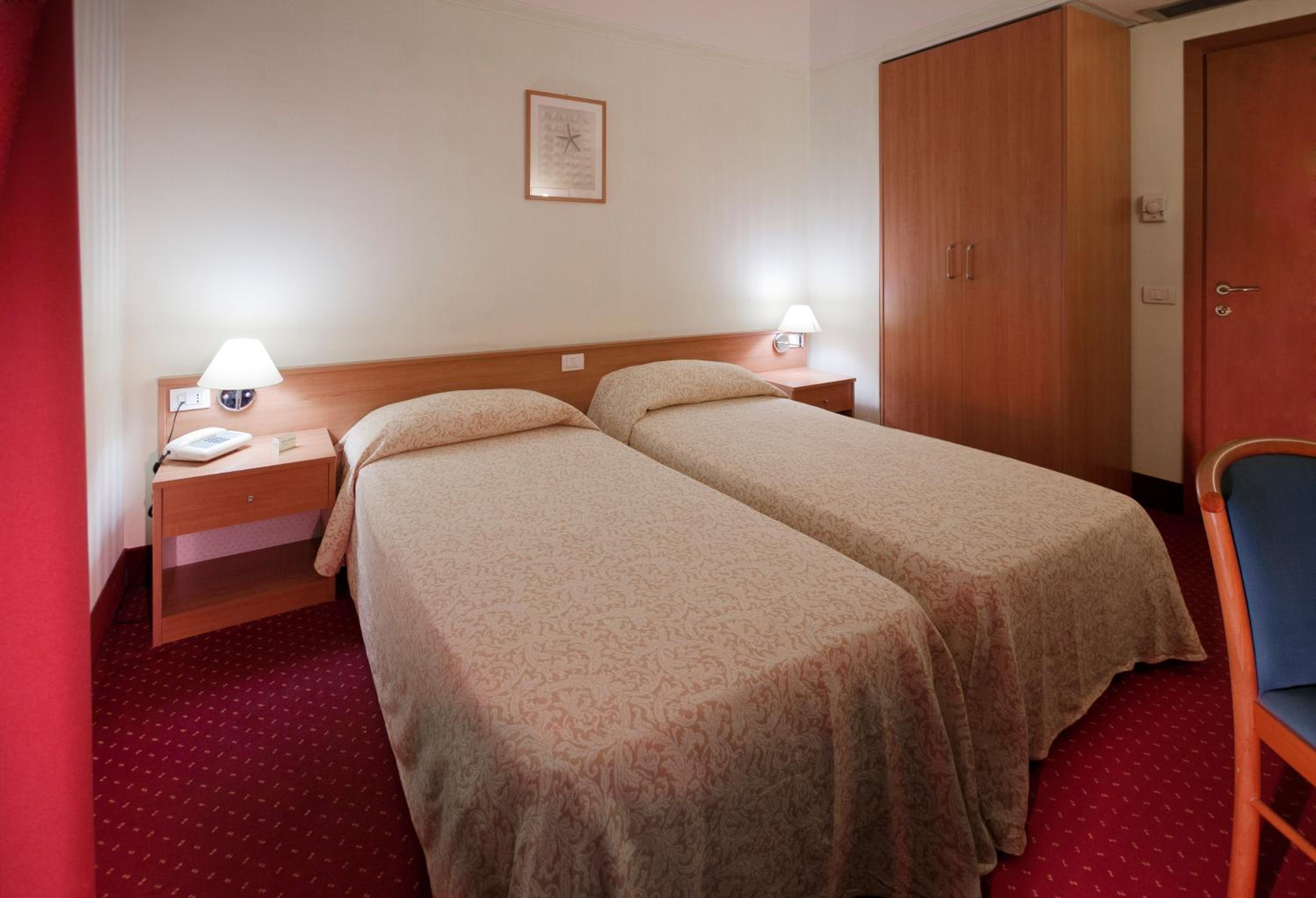 Standard Twin Room photo 1