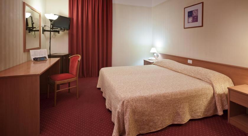 Standard Double Room - Photo 2