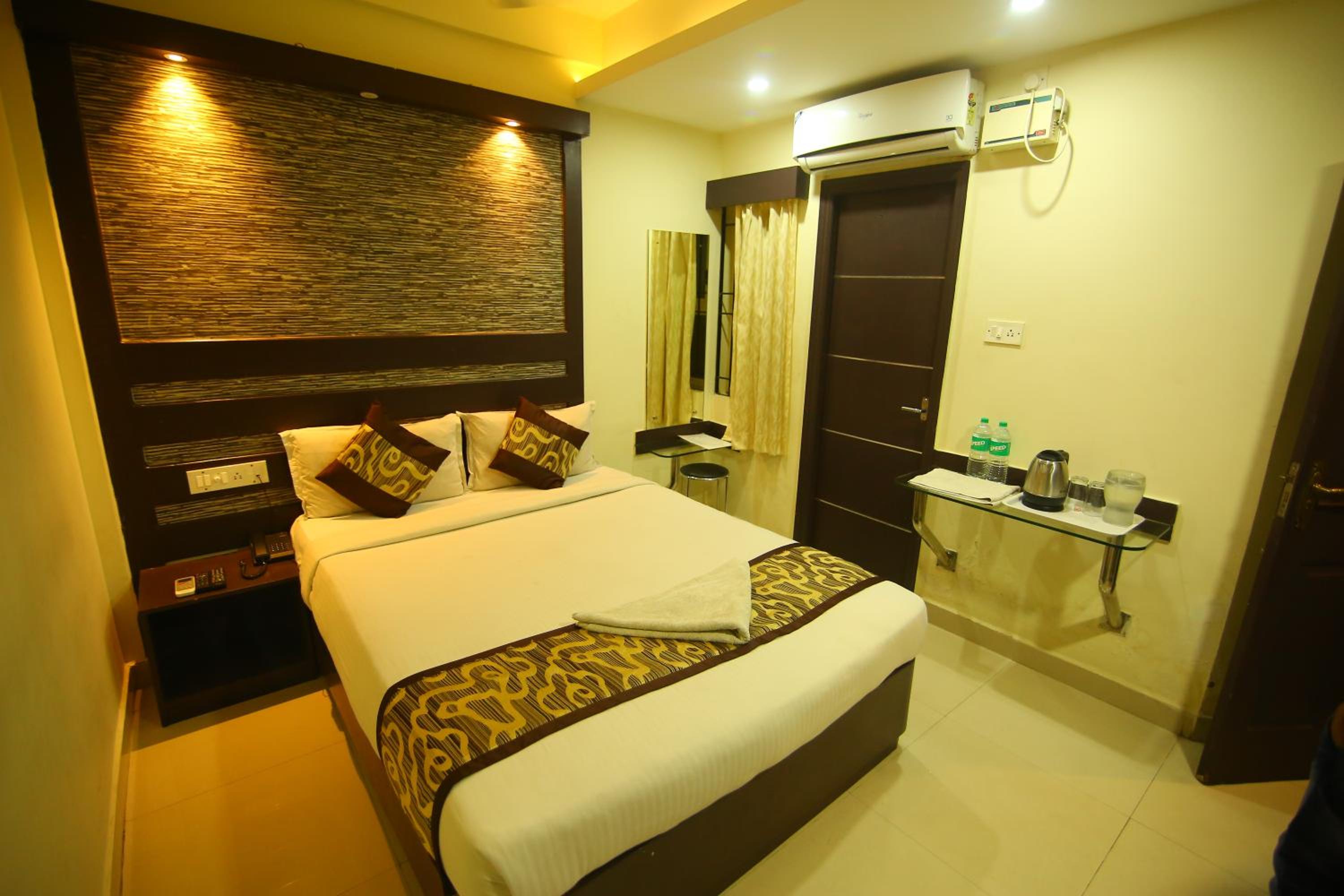 Deluxe Double Room - Photo 41