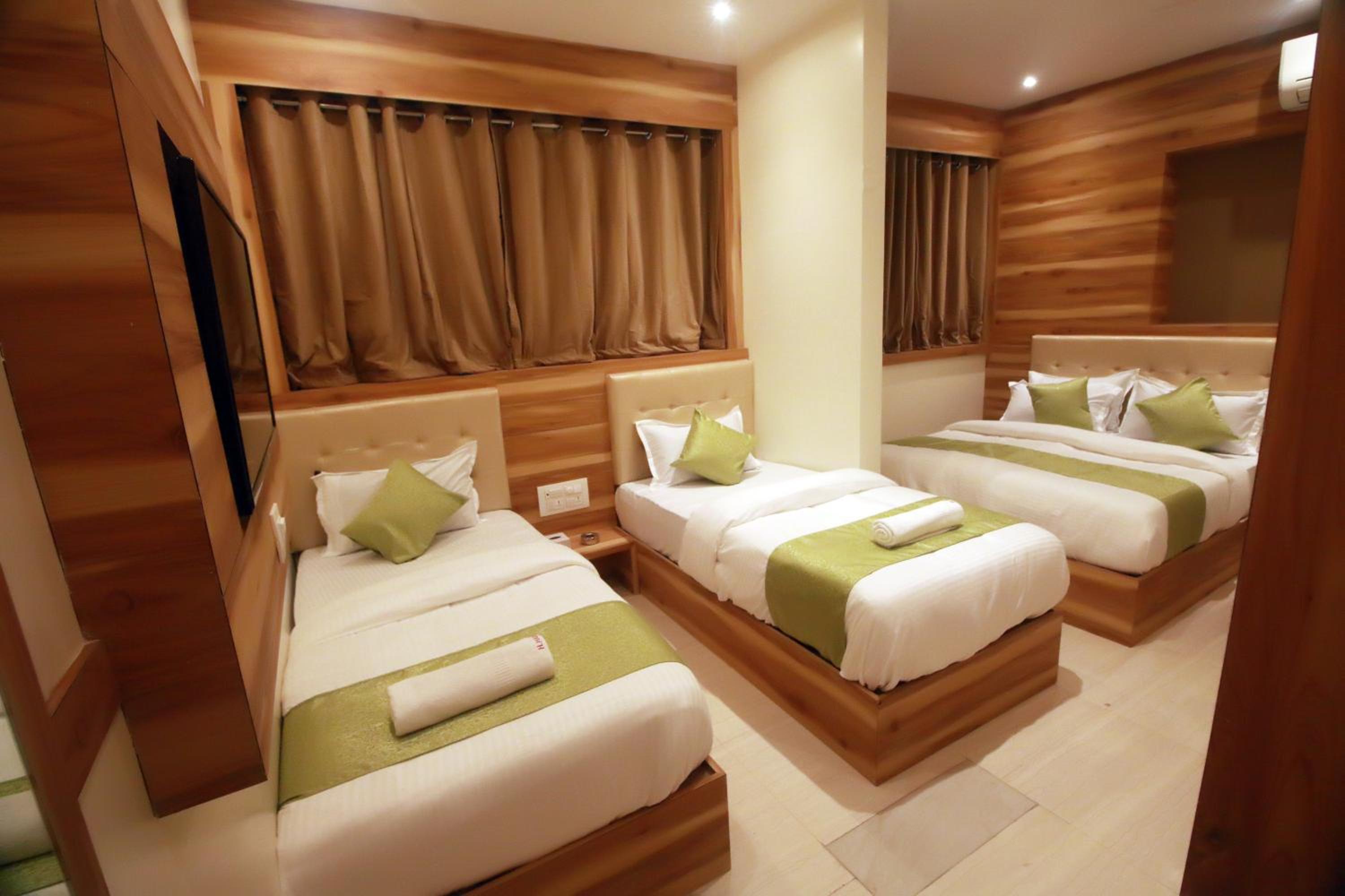 Family Room - Photo 4
