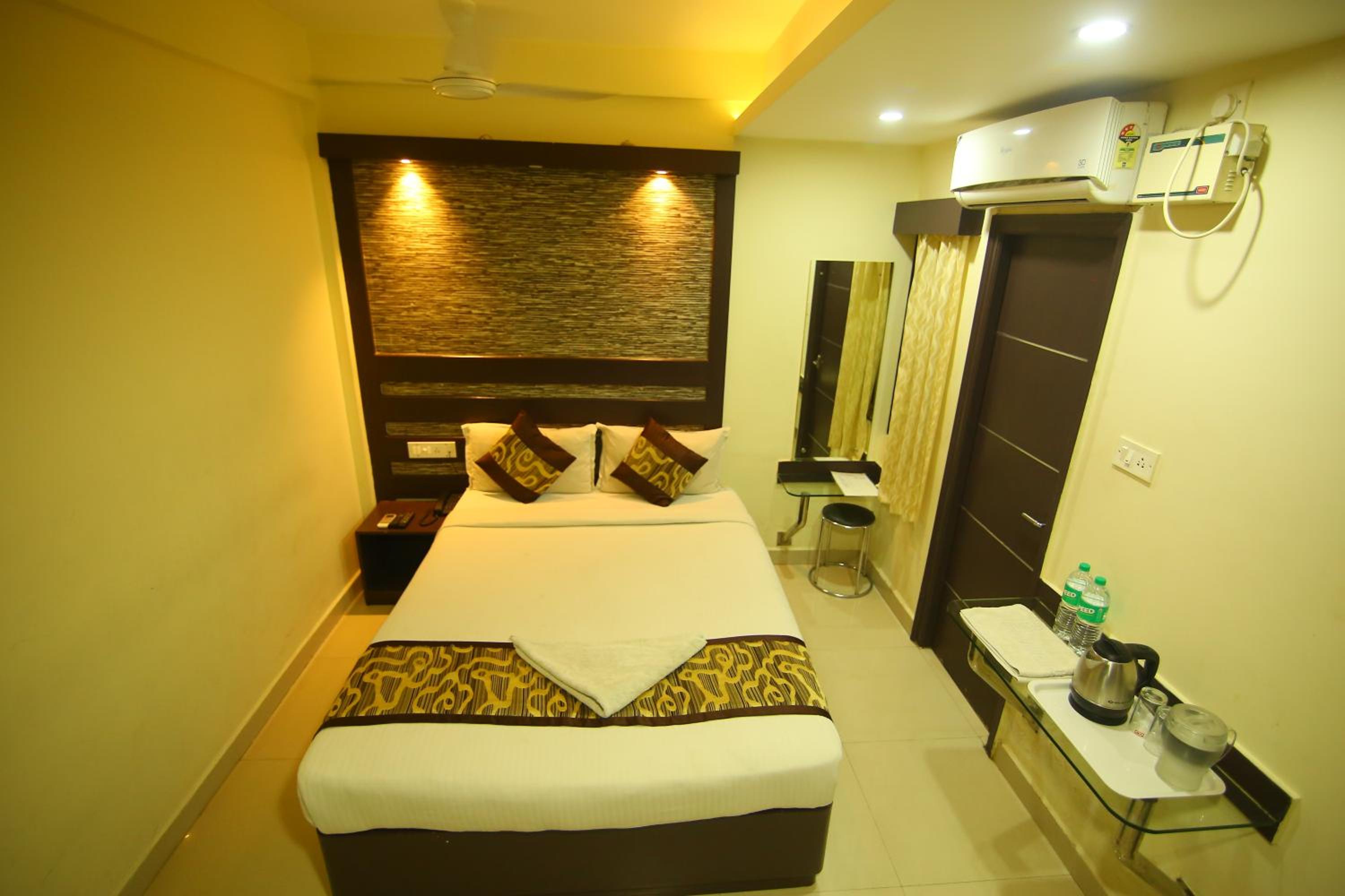 Standard King Room - Photo 48