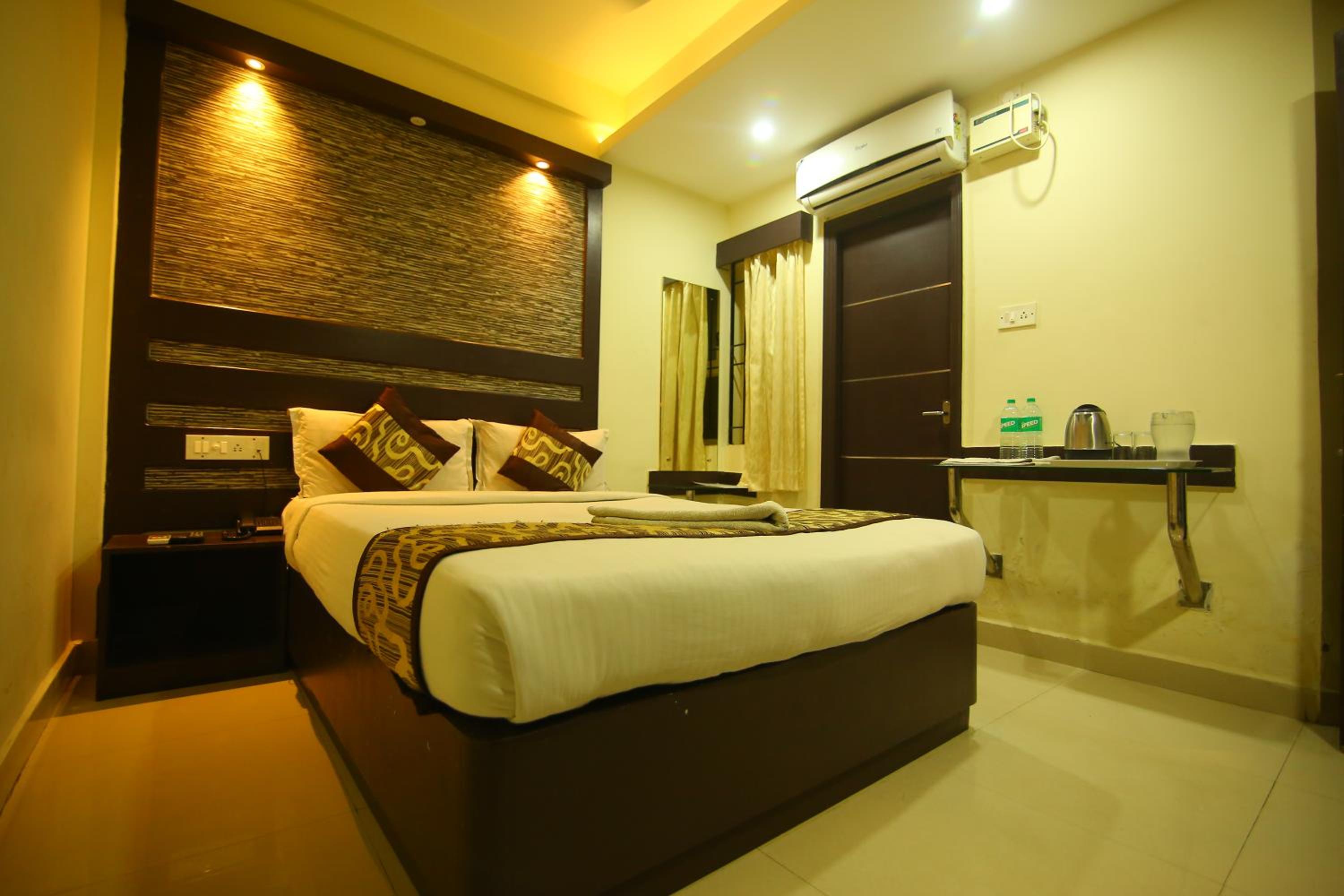 Standard King Room - Photo 47