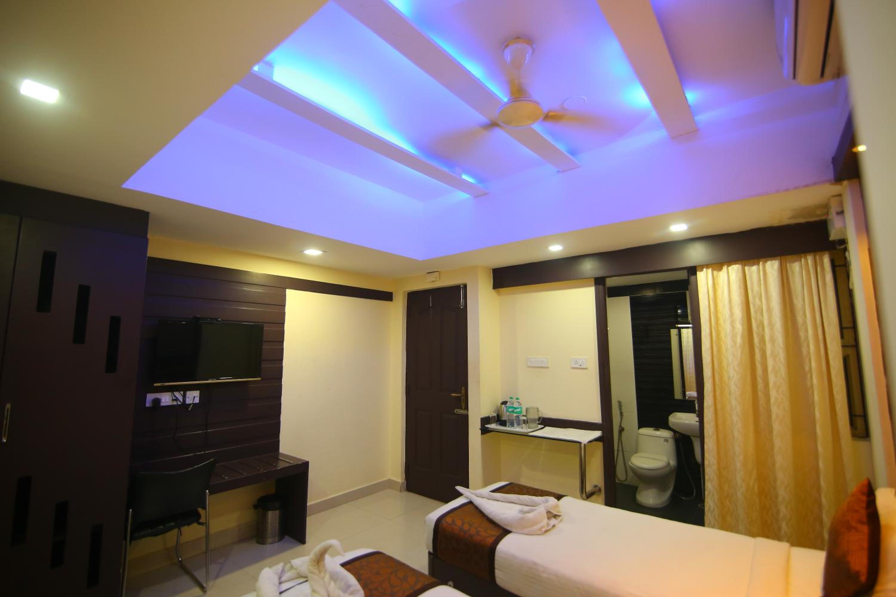 Deluxe Double Room - Photo 33